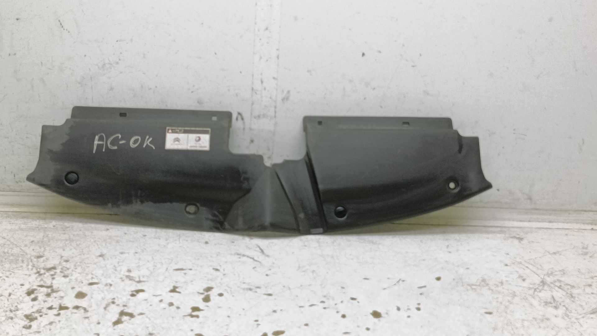 Recambio de moldura para citroën c4 picasso exclusive referencia OEM IAM 9654195380  