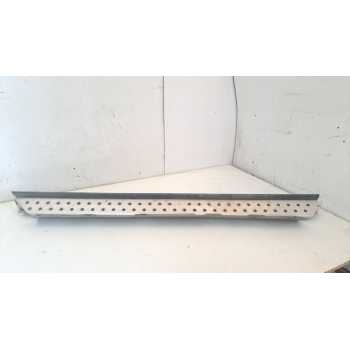 ESTRIBO IZQUIERDO 8403077 