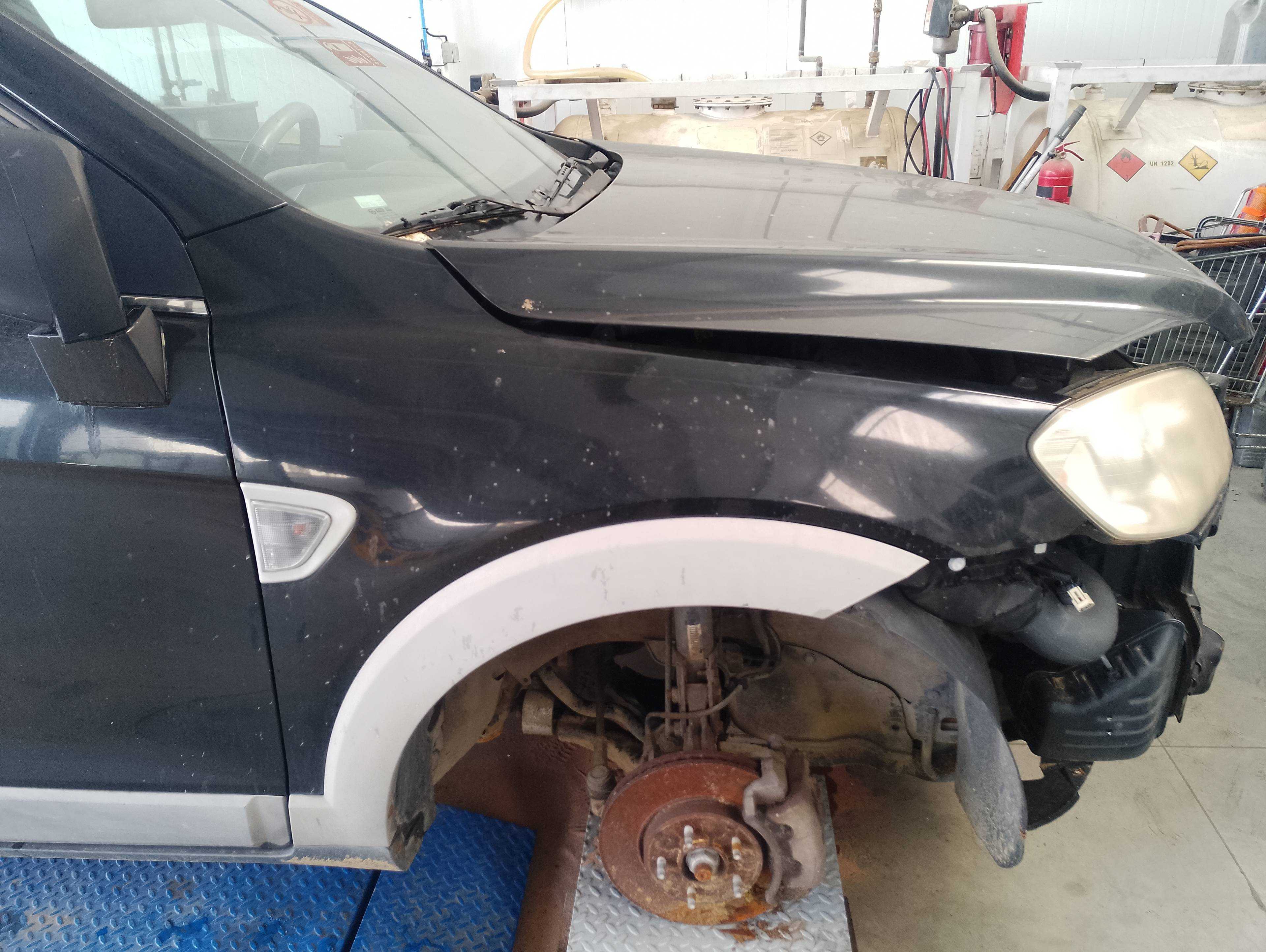 Recambio de aleta delantera derecha para chevrolet captiva referencia OEM IAM   