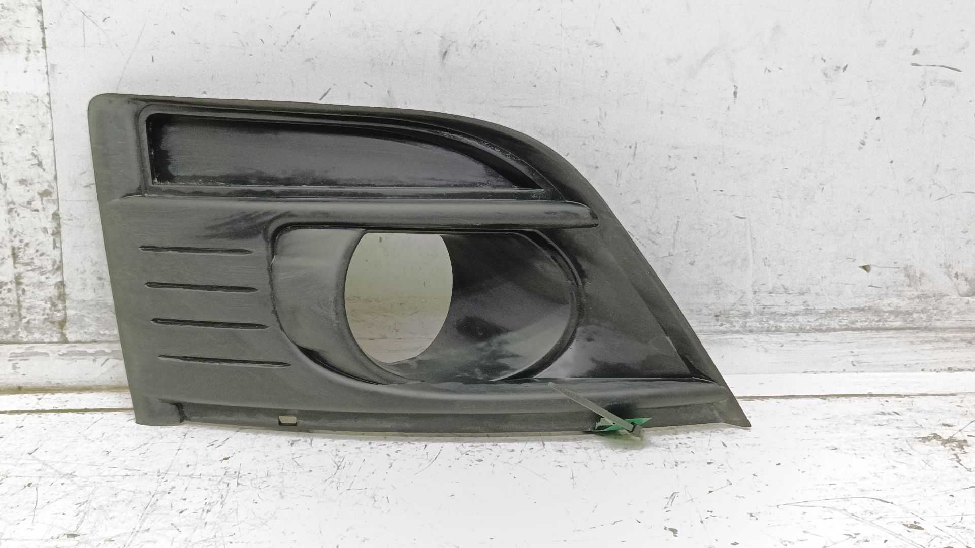 Recambio de moldura faro antiniebla izquierda para citroën c4 picasso exclusive referencia OEM IAM 9680403977  