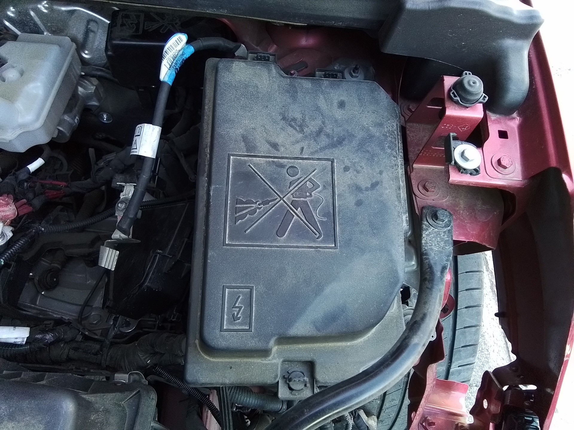Recambio de caja reles / fusibles para renault captur ii intens referencia OEM IAM   