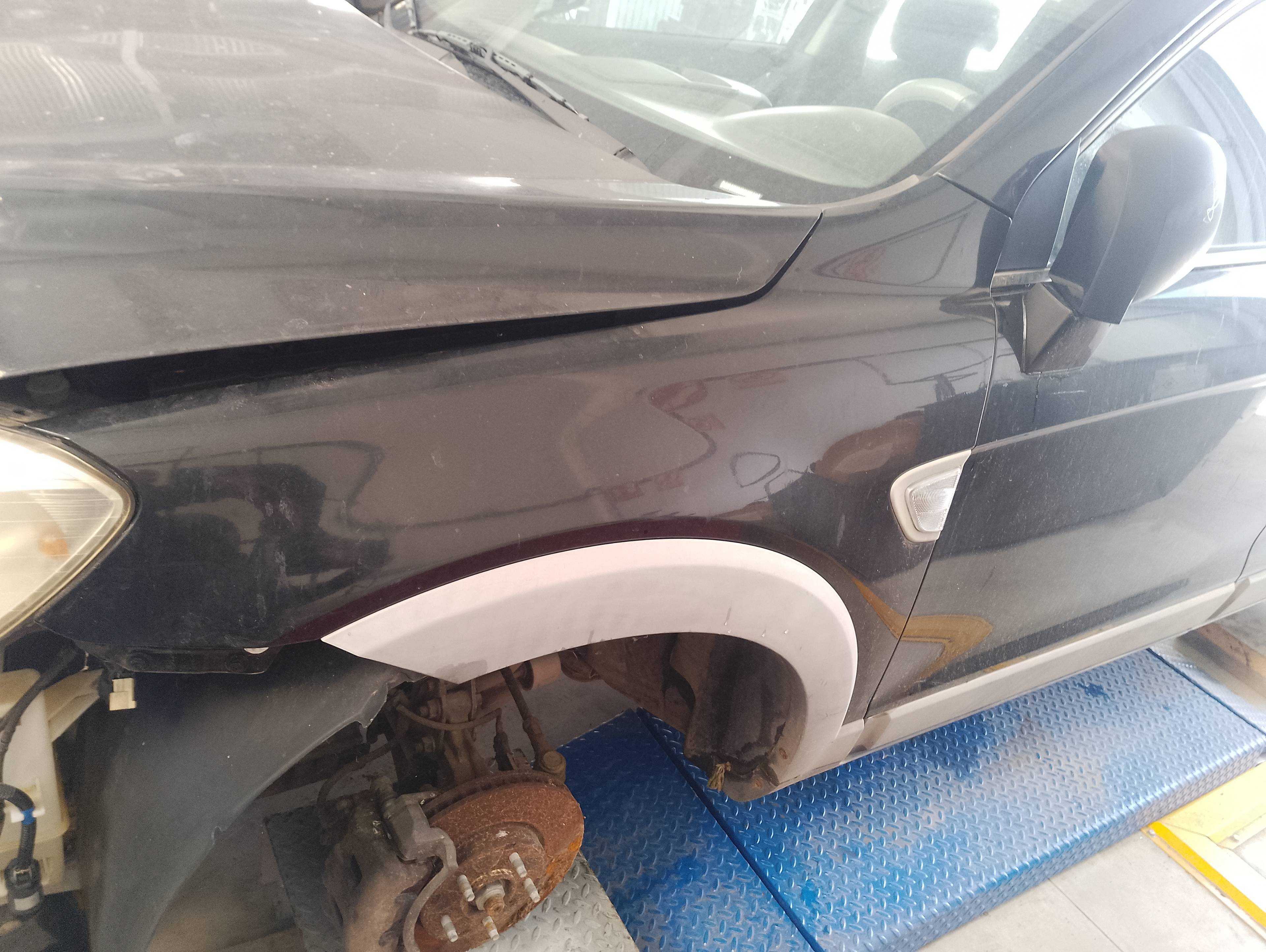 Recambio de aleta delantera izquierda para chevrolet captiva referencia OEM IAM   