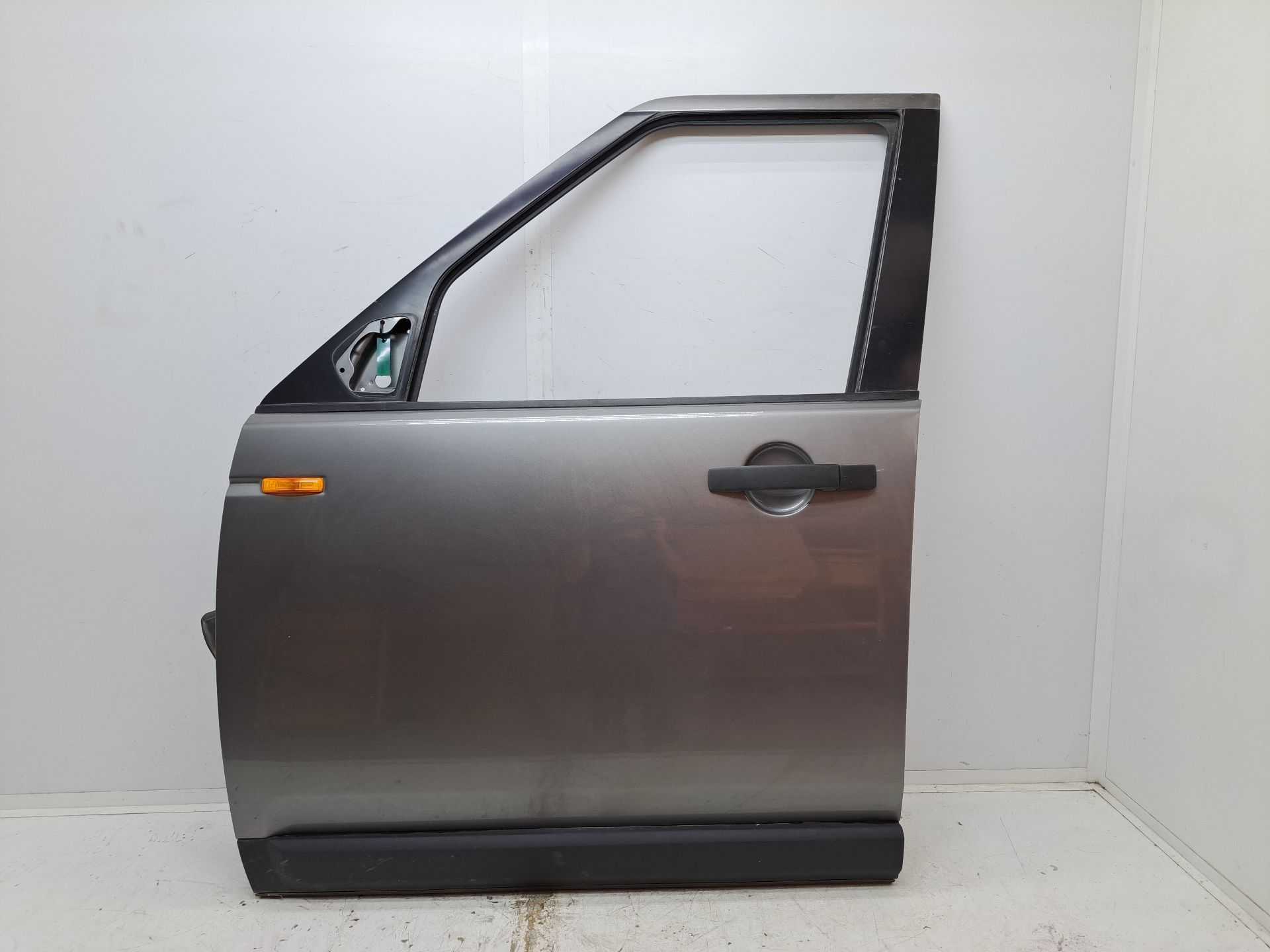 Recambio de puerta delantera izquierda para land rover discovery v6 td edition 60 yrs referencia OEM IAM   