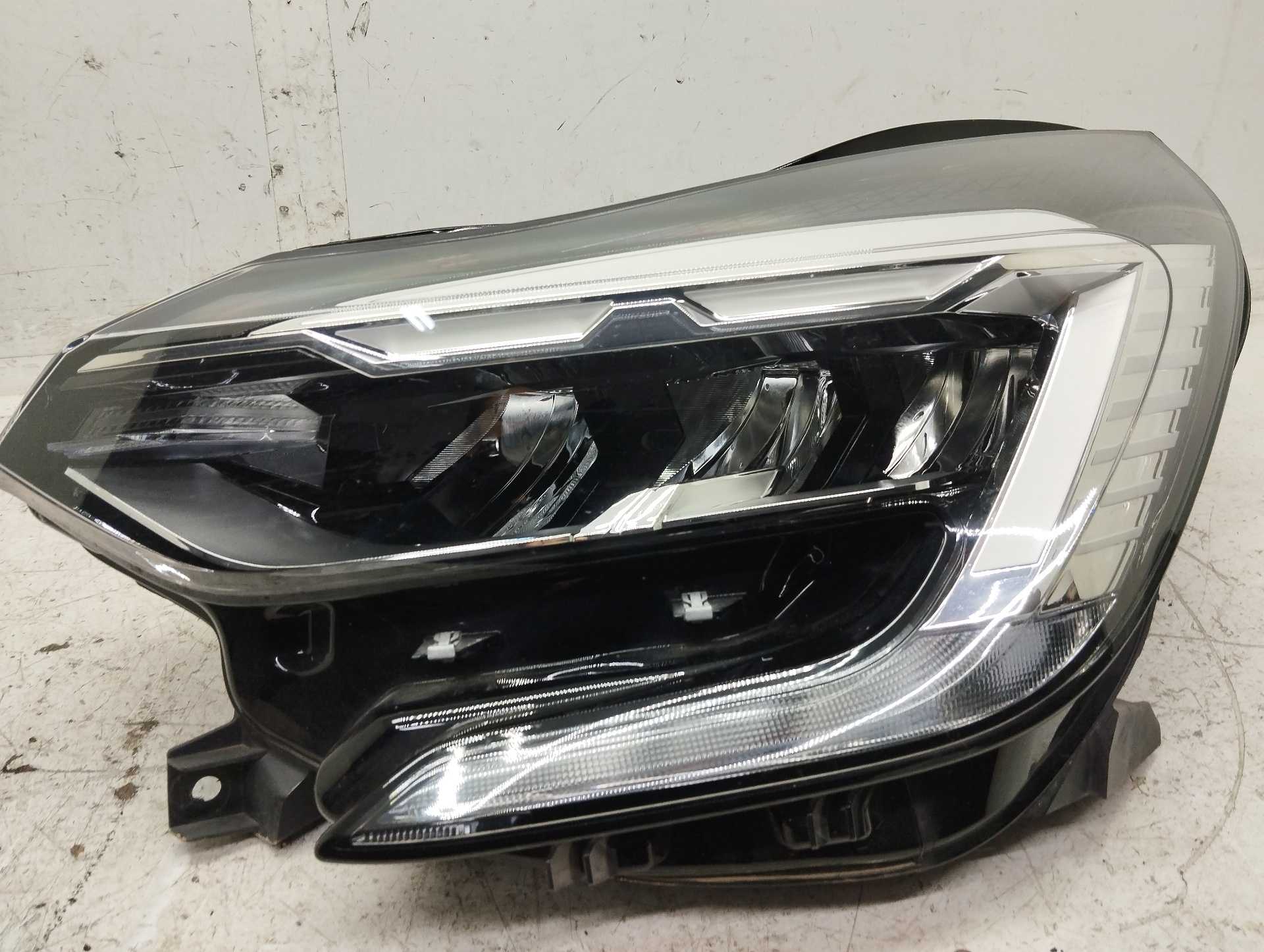 Recambio de faro izquierdo para renault captur ii equilibre referencia OEM IAM 260608054R 01393001 