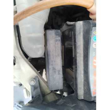 CAJA RELES / FUSIBLES 