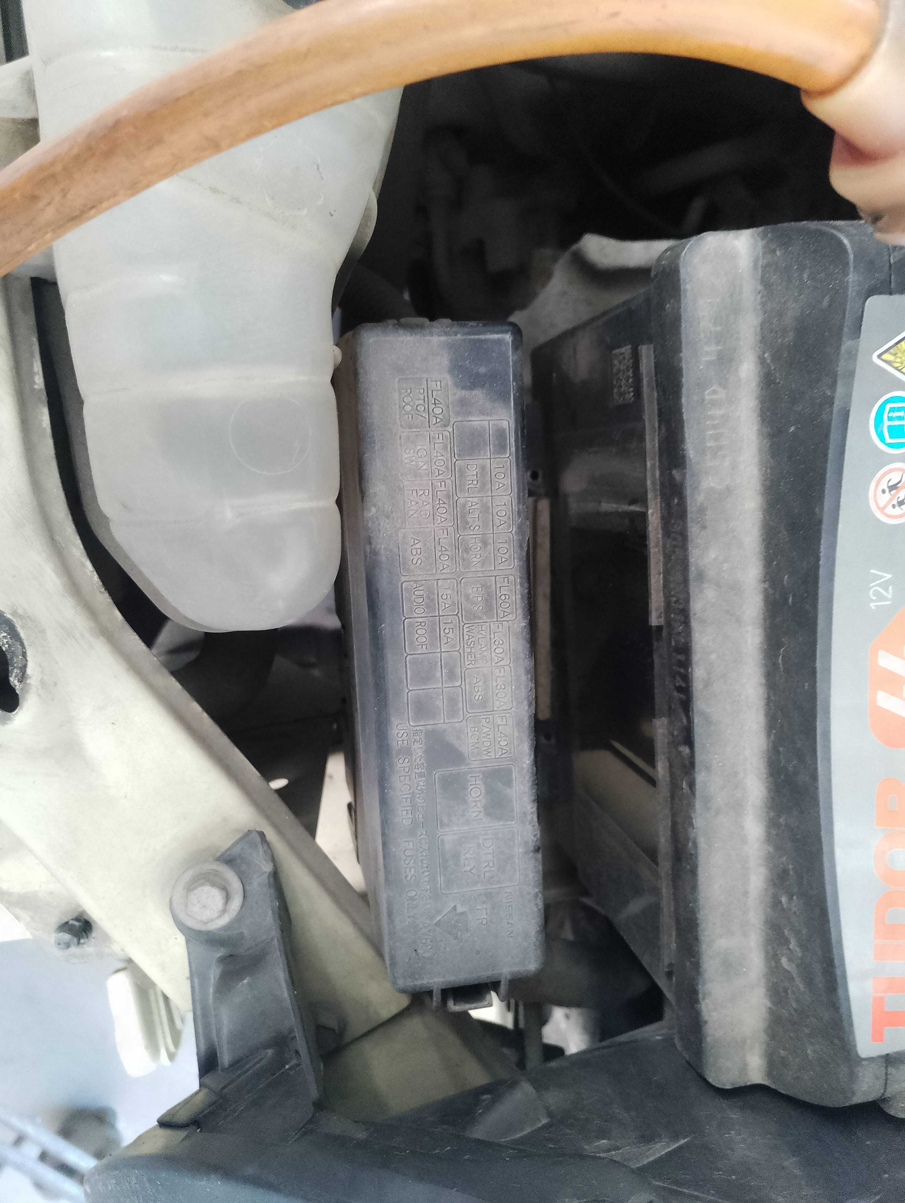 Recambio de caja reles / fusibles para nissan micra (k12e) 25 aniversario referencia OEM IAM   