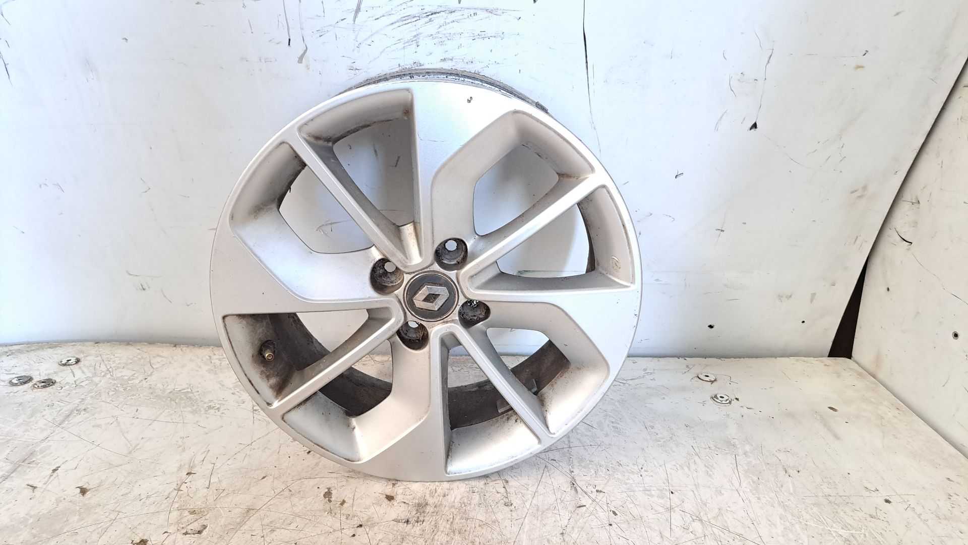 Recambio de llanta para renault clio iv grandtour dynamique referencia OEM IAM r16 403009007r 