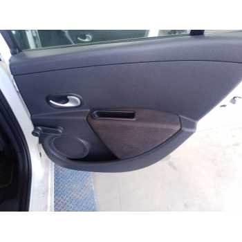 GUARNECIDO PUERTA TRASERA DERECHA 