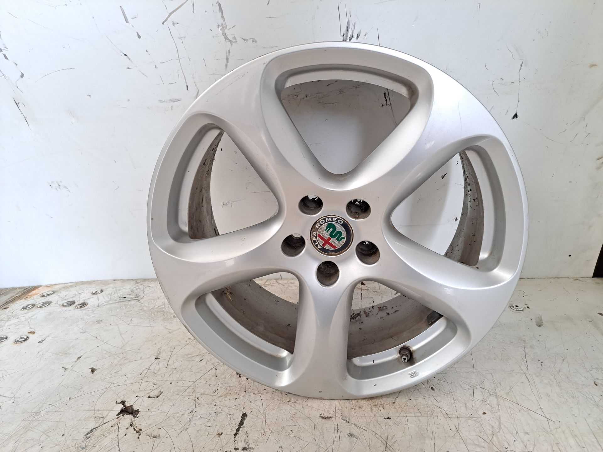 Recambio de llanta para alfa romeo stelvio (630) executive 4wd referencia OEM IAM r18 156117306 