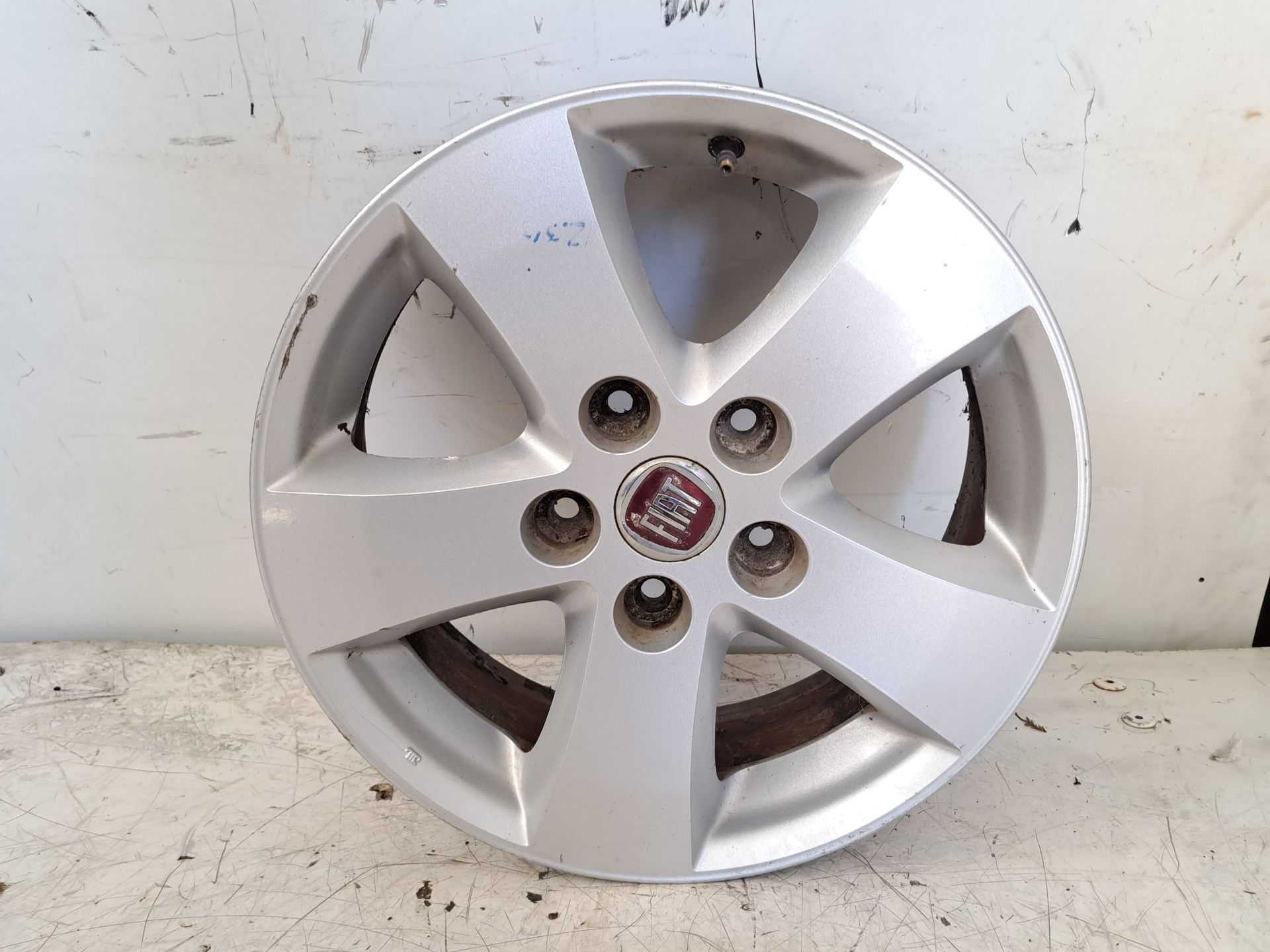 Recambio de llanta para fiat freemont (345) basis referencia OEM IAM r17 iek85trm 