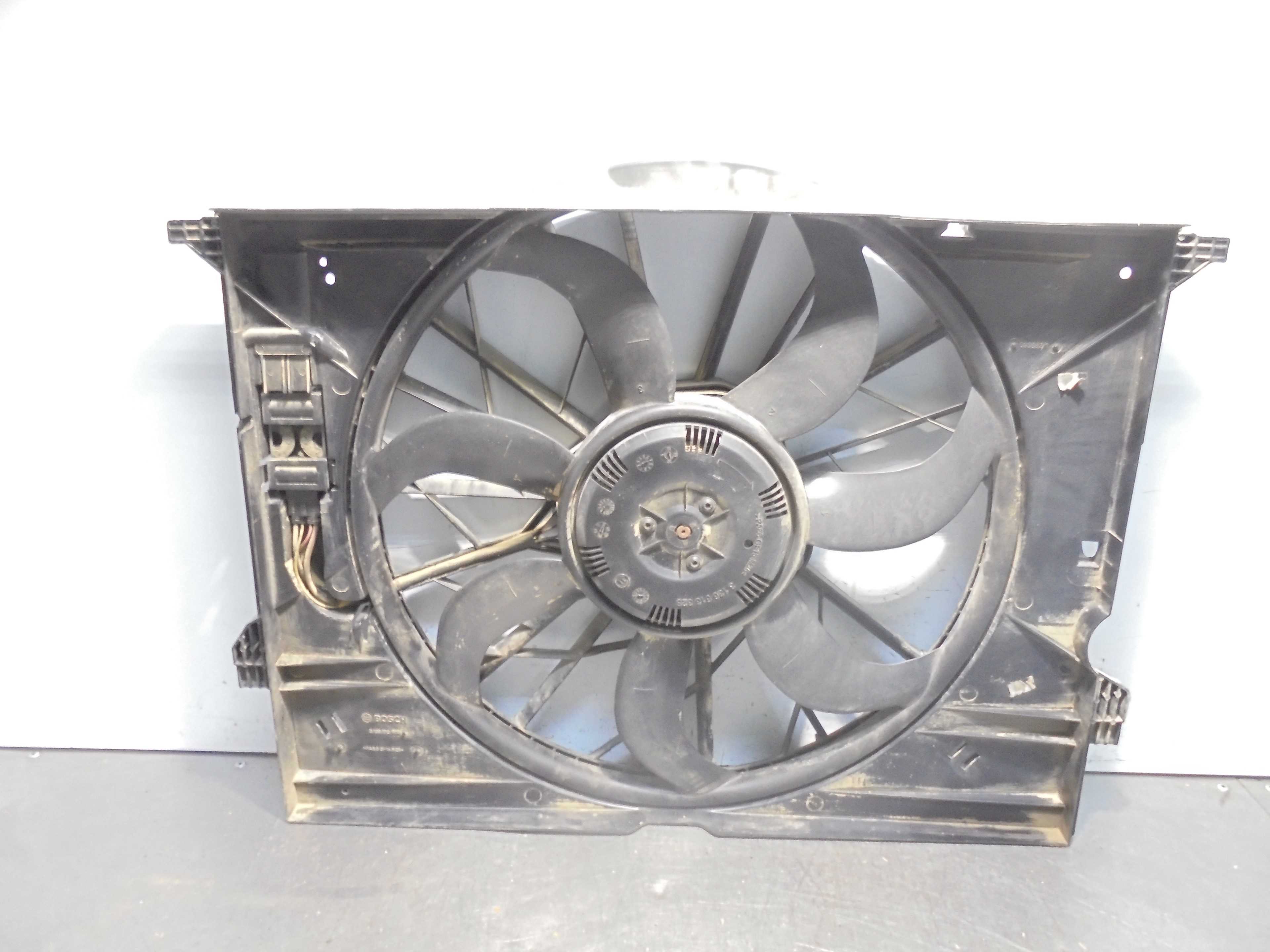 Recambio de electroventilador para mercedes-benz clase cls (w219) 350 cgi (219.357) referencia OEM IAM A2115001693 3137229007 11