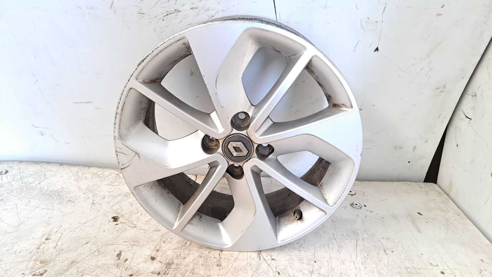 Recambio de llanta para renault clio iv grandtour dynamique referencia OEM IAM r16 403009007r 
