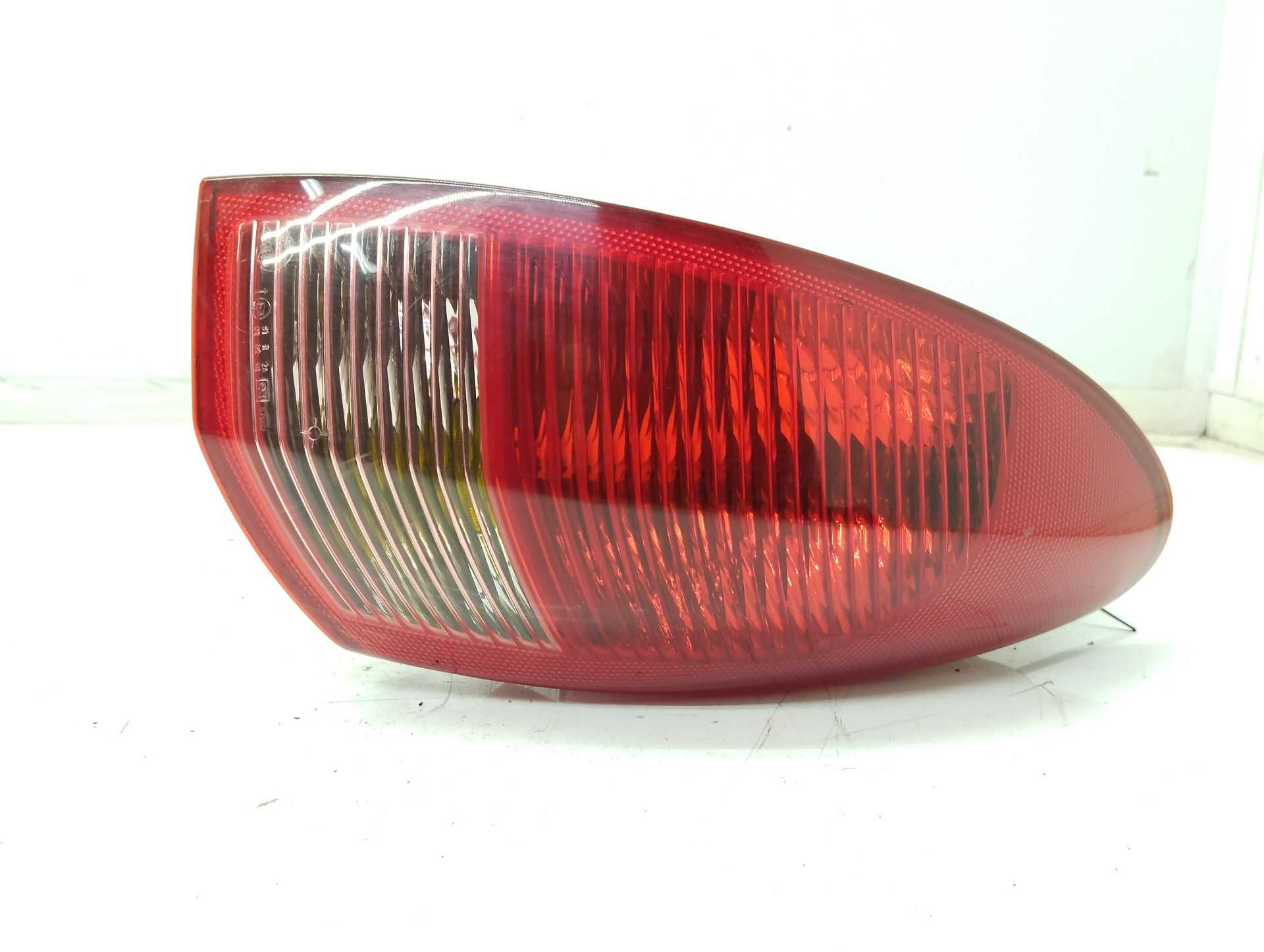 Recambio de piloto trasero derecho para alfa romeo 147 (190) 1.6 16v cat referencia OEM IAM 03322010 46556349 