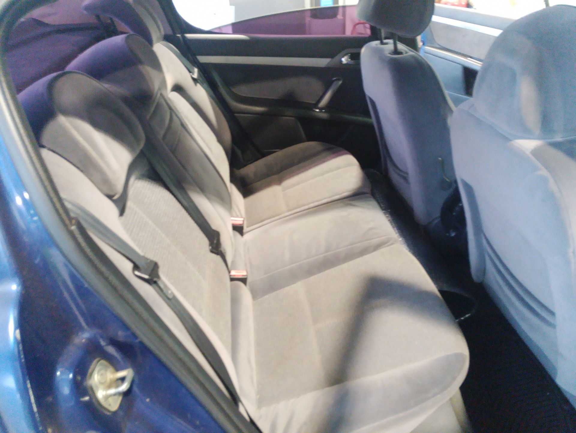 Recambio de asientos traseros para peugeot 407 (6d_) 2.0 hdi 135 (6drhrh, 6drhre, 6drhrg, 6drhrj) referencia OEM IAM   
