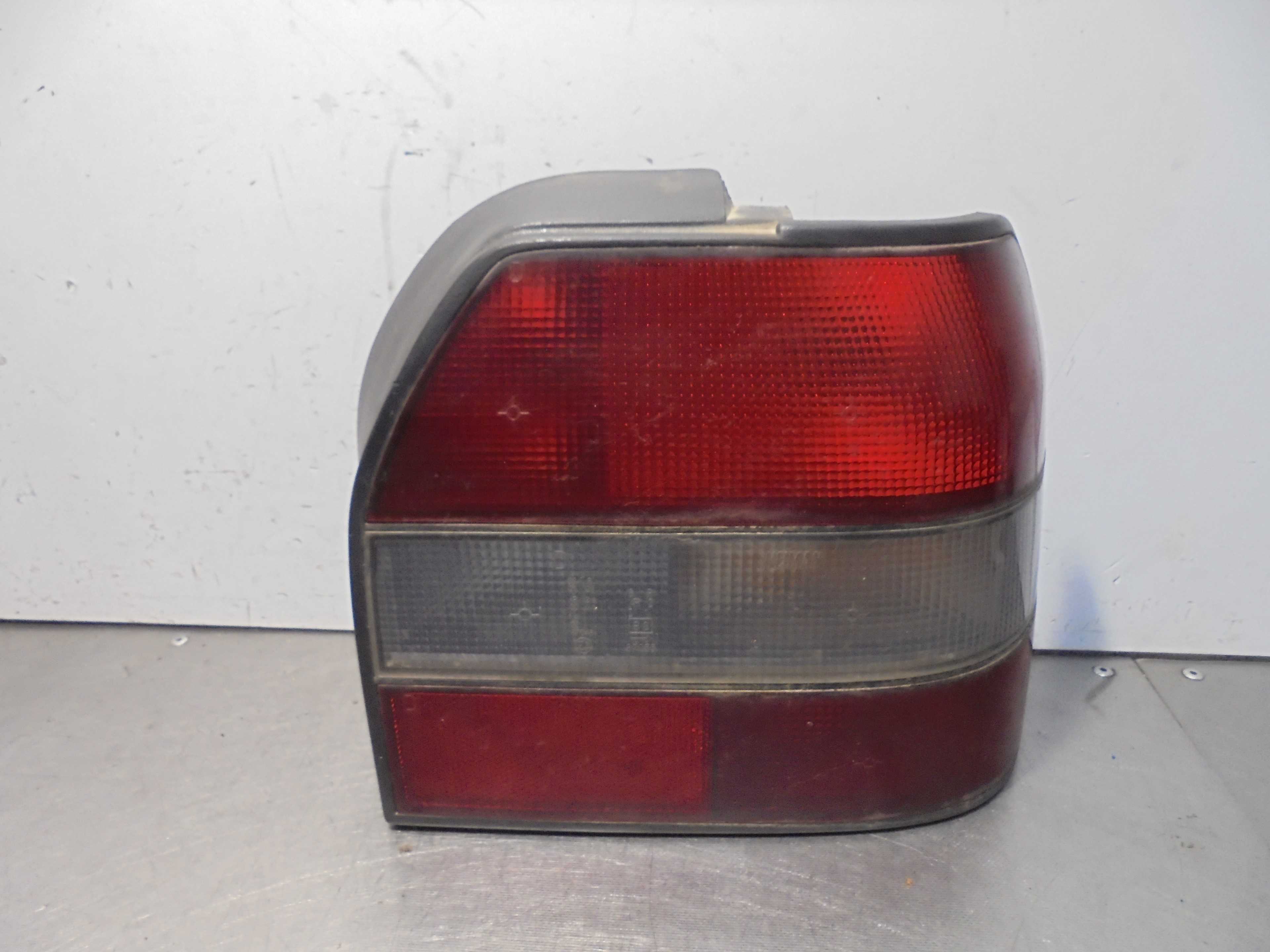 Recambio de piloto trasero derecho para renault 19 (b/c/l53) referencia OEM IAM 7700783994  