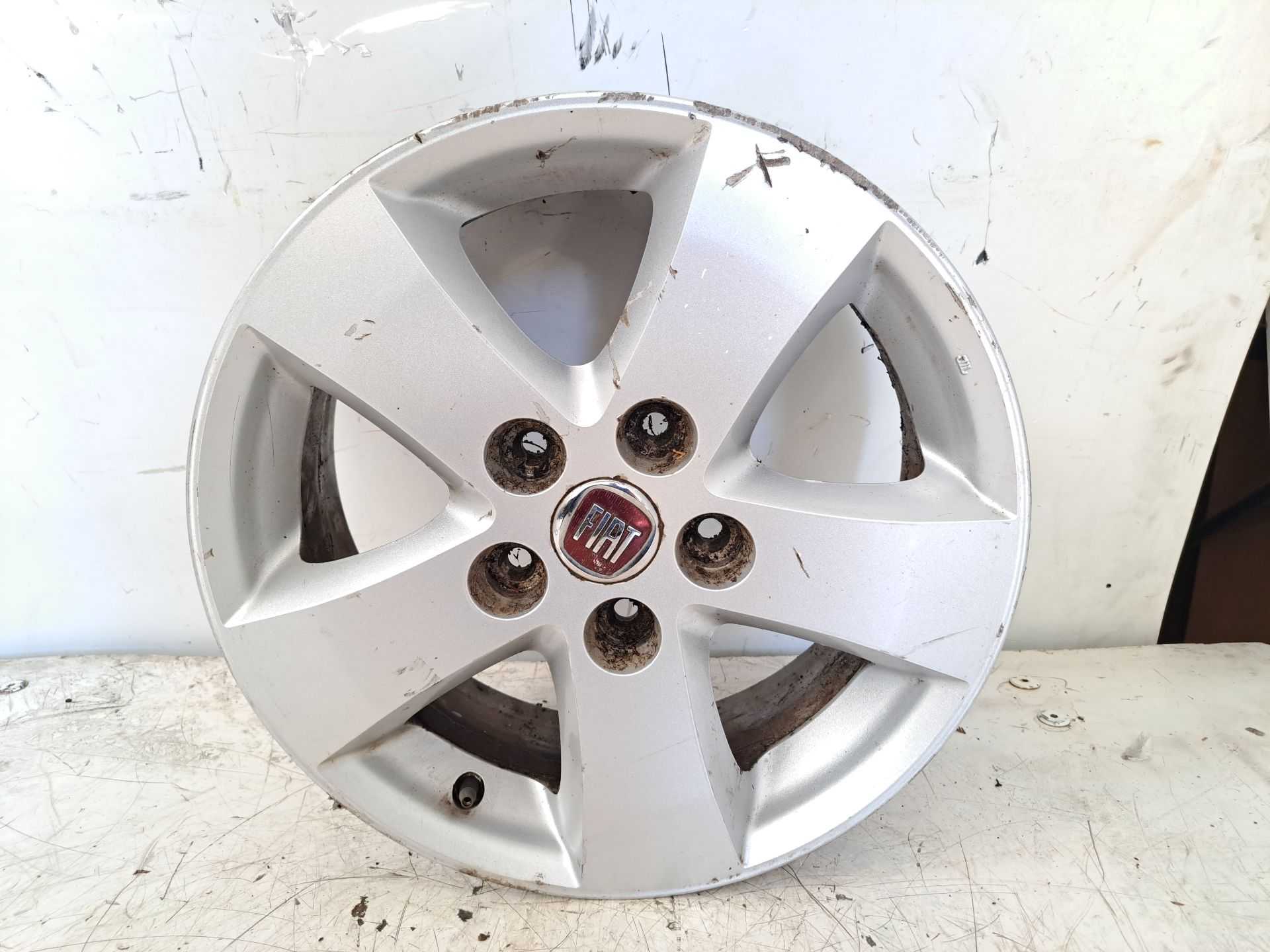 Recambio de llanta para fiat freemont (345) basis referencia OEM IAM r17 iek85trm 
