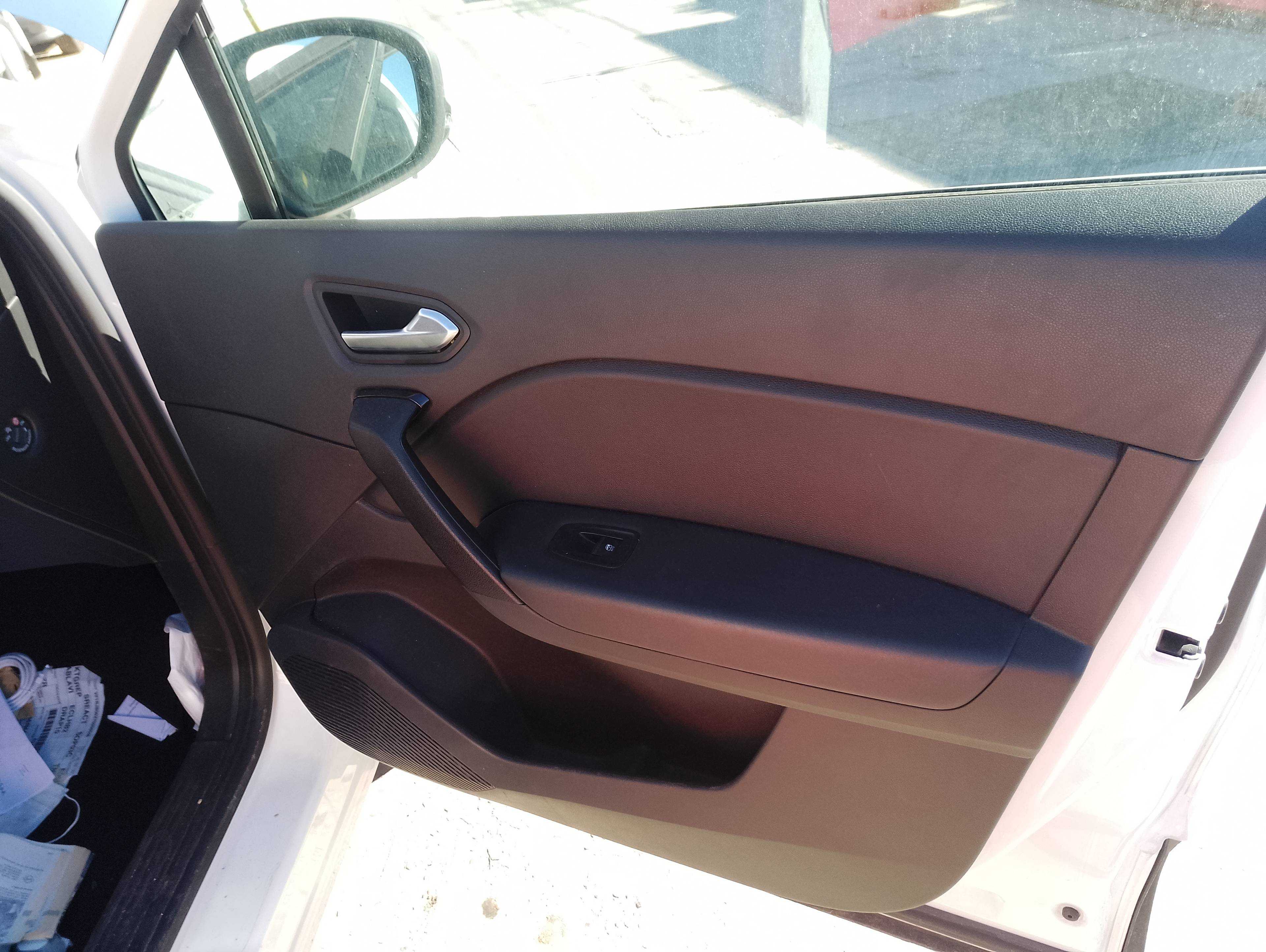 Recambio de guarnecido puerta delantera derecha para renault captur ii equilibre referencia OEM IAM   