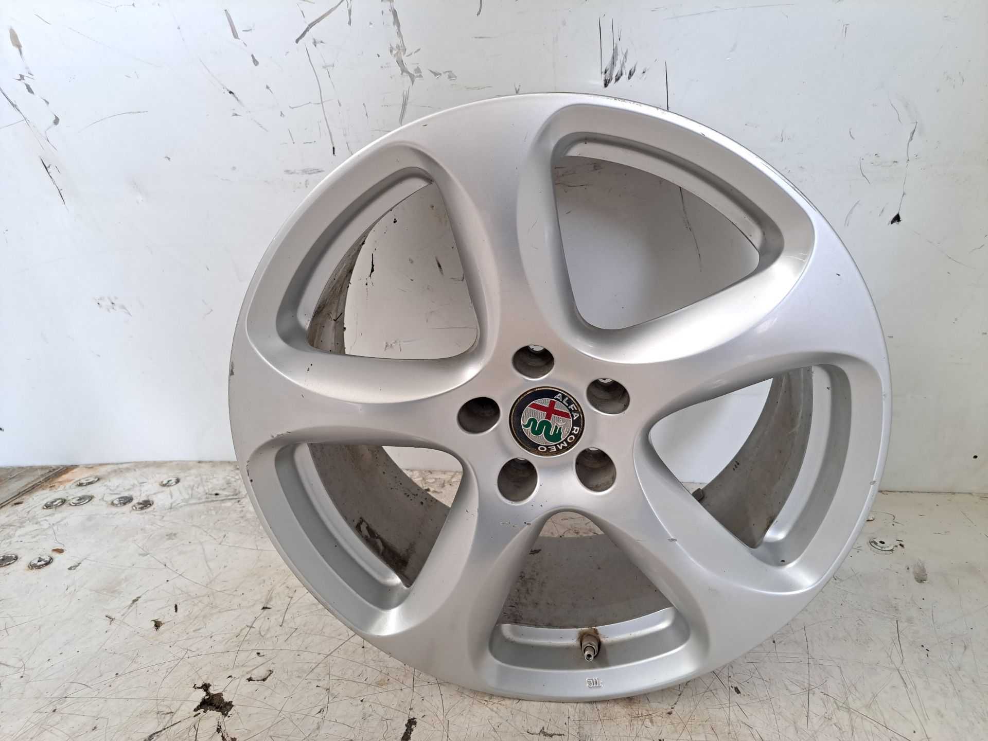 Recambio de llanta para alfa romeo stelvio (630) executive 4wd referencia OEM IAM r18 156117306 