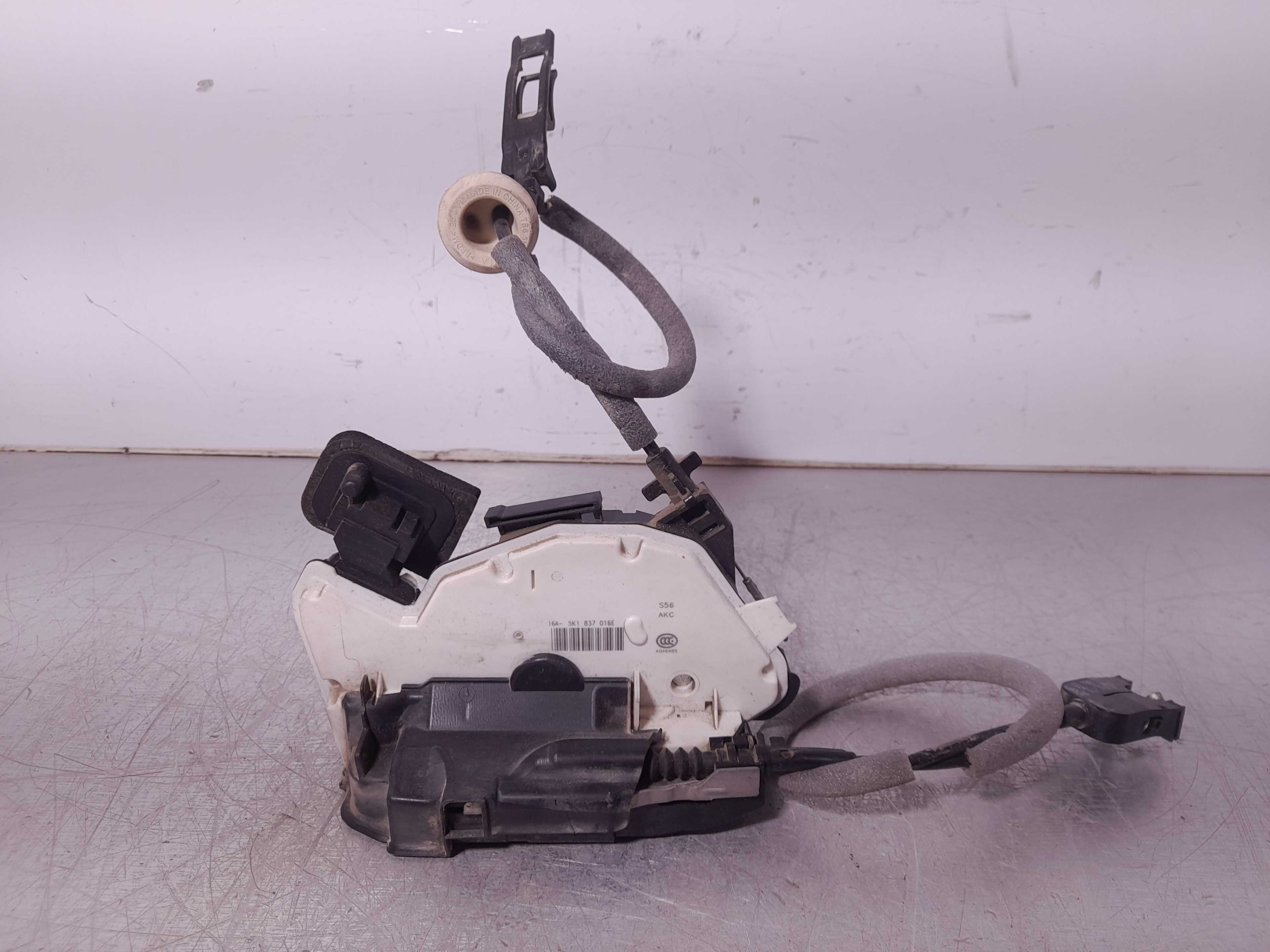 Recambio de cerradura puerta delantera derecha para volkswagen golf vii lim. (5g1) advance bluemotion referencia OEM IAM 5K18370