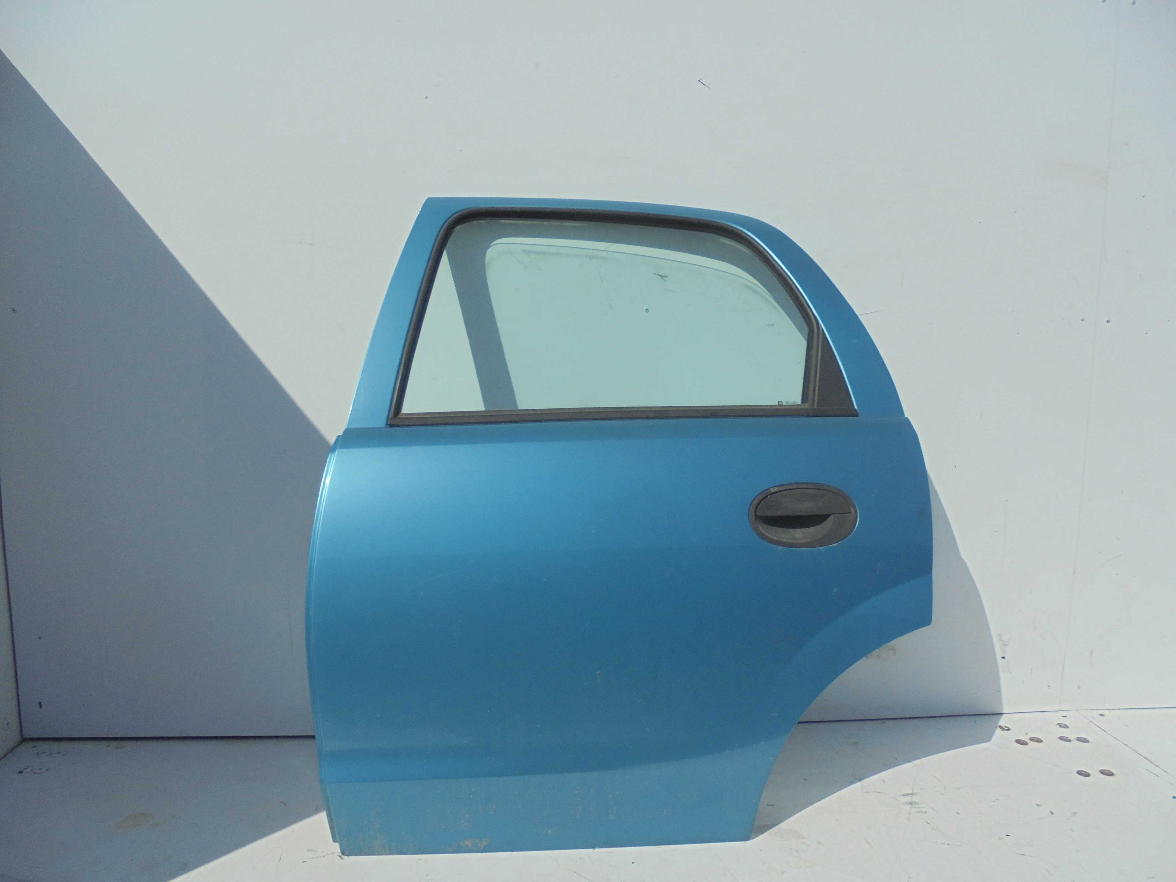 Recambio de puerta trasera izquierda para opel corsa c club referencia OEM IAM   