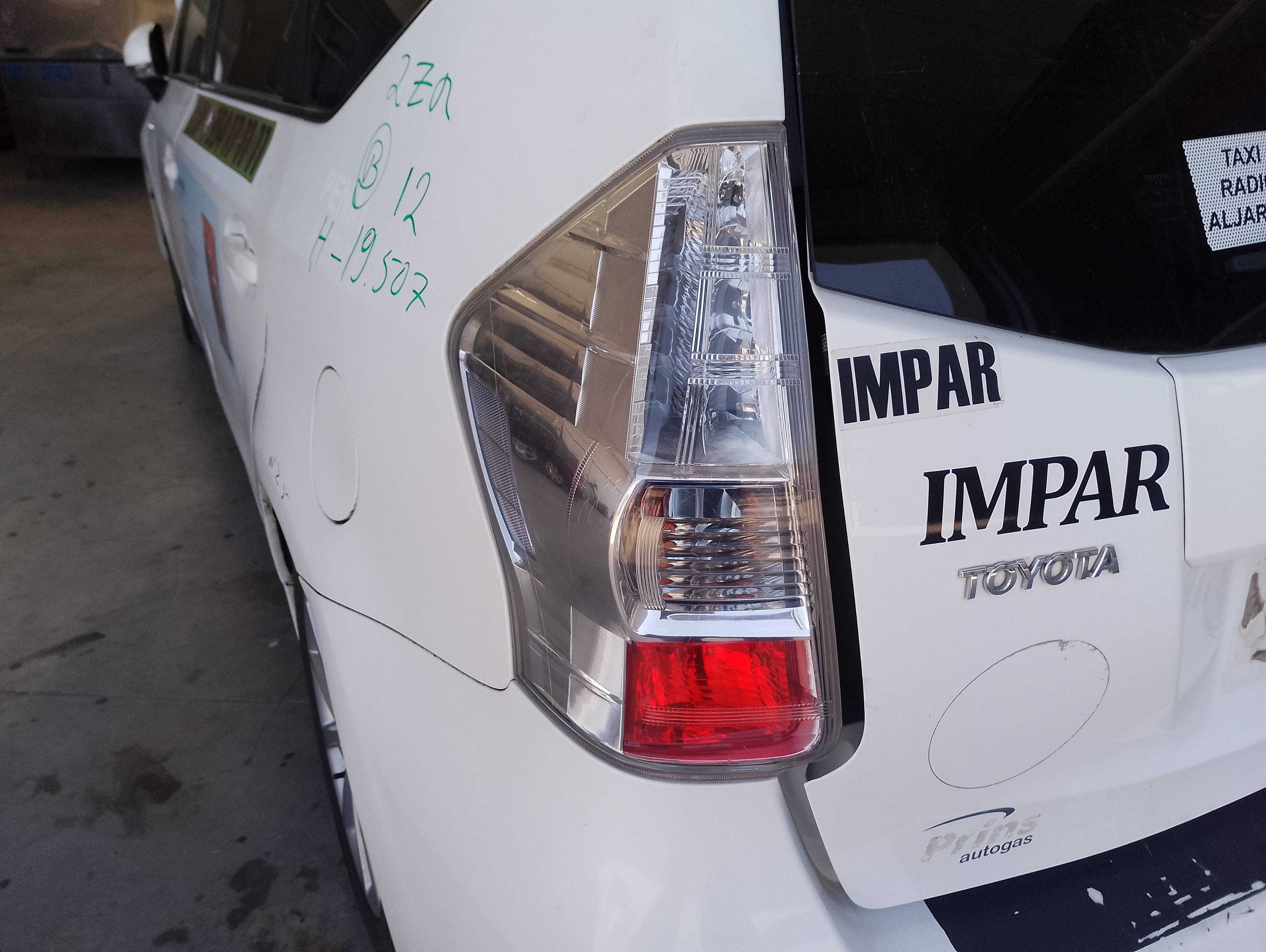 Recambio de piloto trasero izquierdo para toyota prius+ basis referencia OEM IAM   