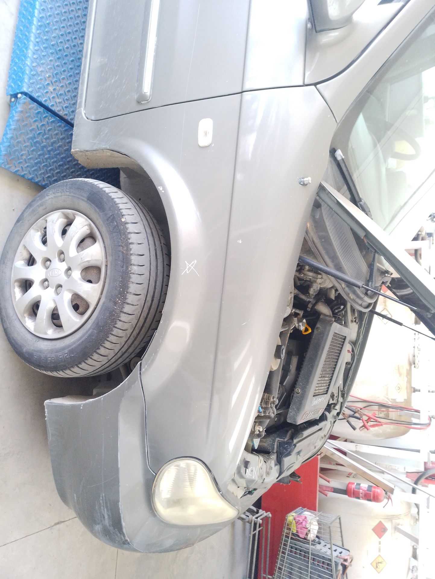 Recambio de aleta delantera derecha para kia carnival ii (gq) 2.9 crdi referencia OEM IAM 0K52Y52111  