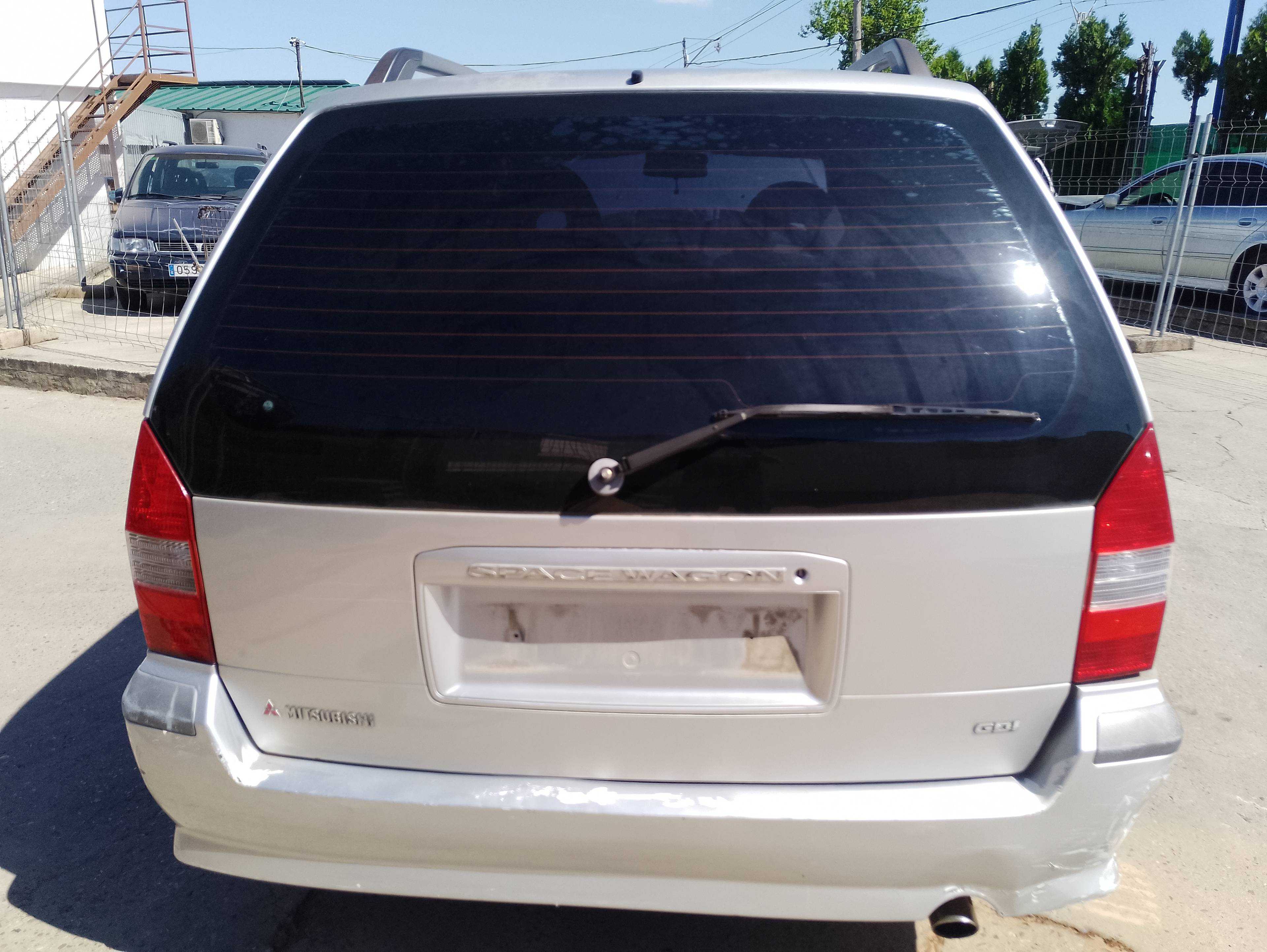 Recambio de porton trasero para mitsubishi space wagon (n80/n90) 2.4 gdi cat referencia OEM IAM   