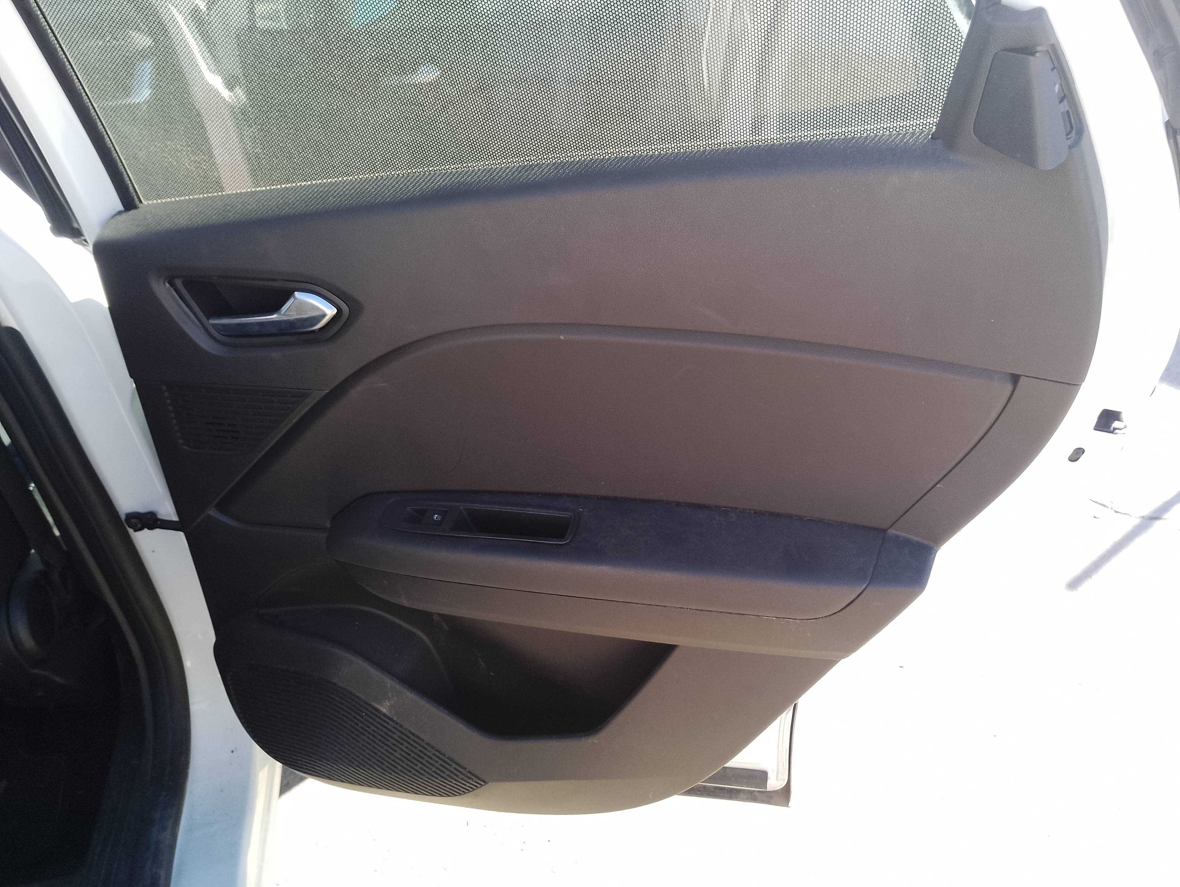 Recambio de guarnecido puerta trasera derecha para renault captur ii equilibre referencia OEM IAM   