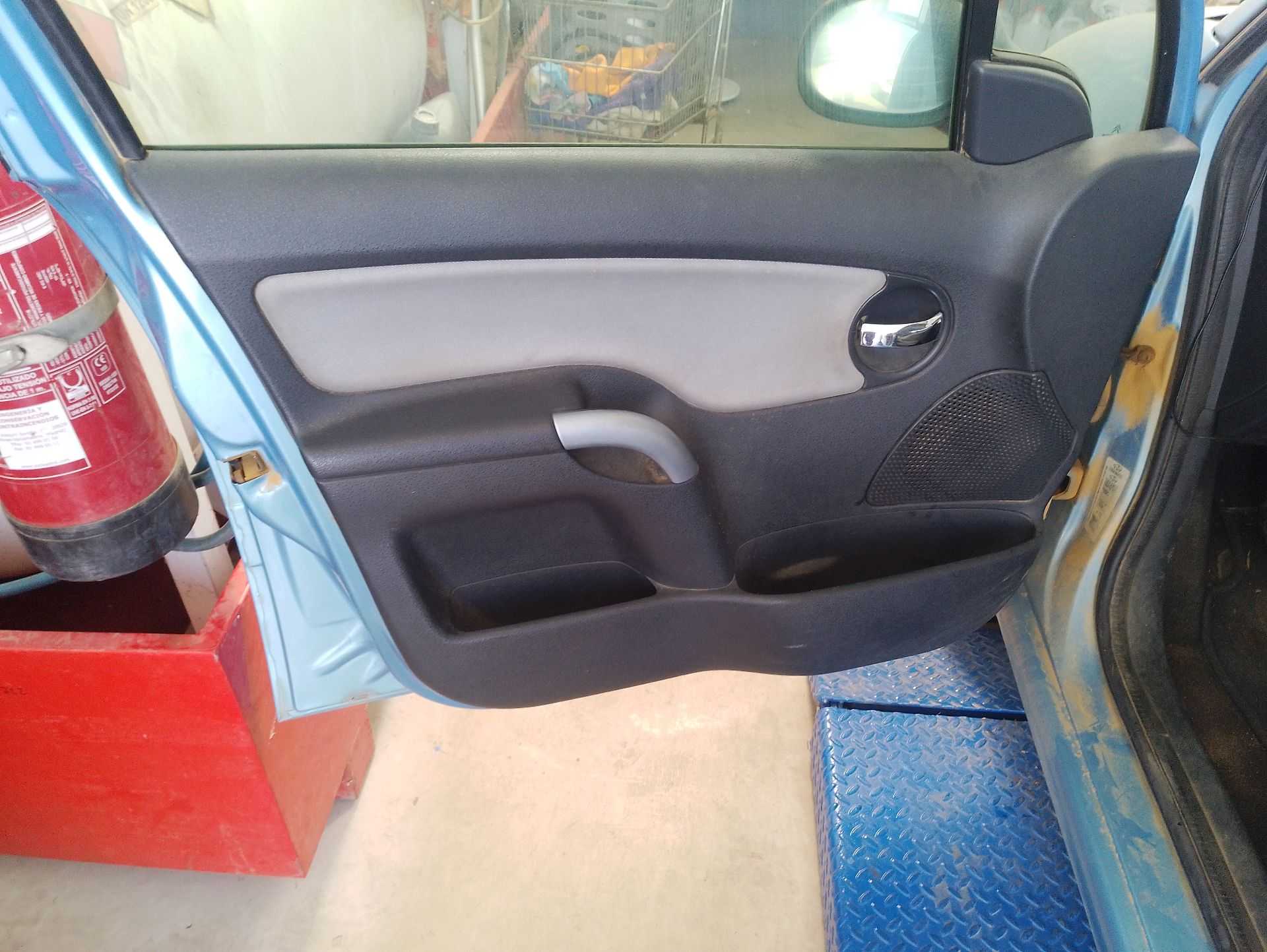 Recambio de guarnecido puerta delantera izquierda para citroën c3 i (fc_, fn_) 1.4 hdi referencia OEM IAM   