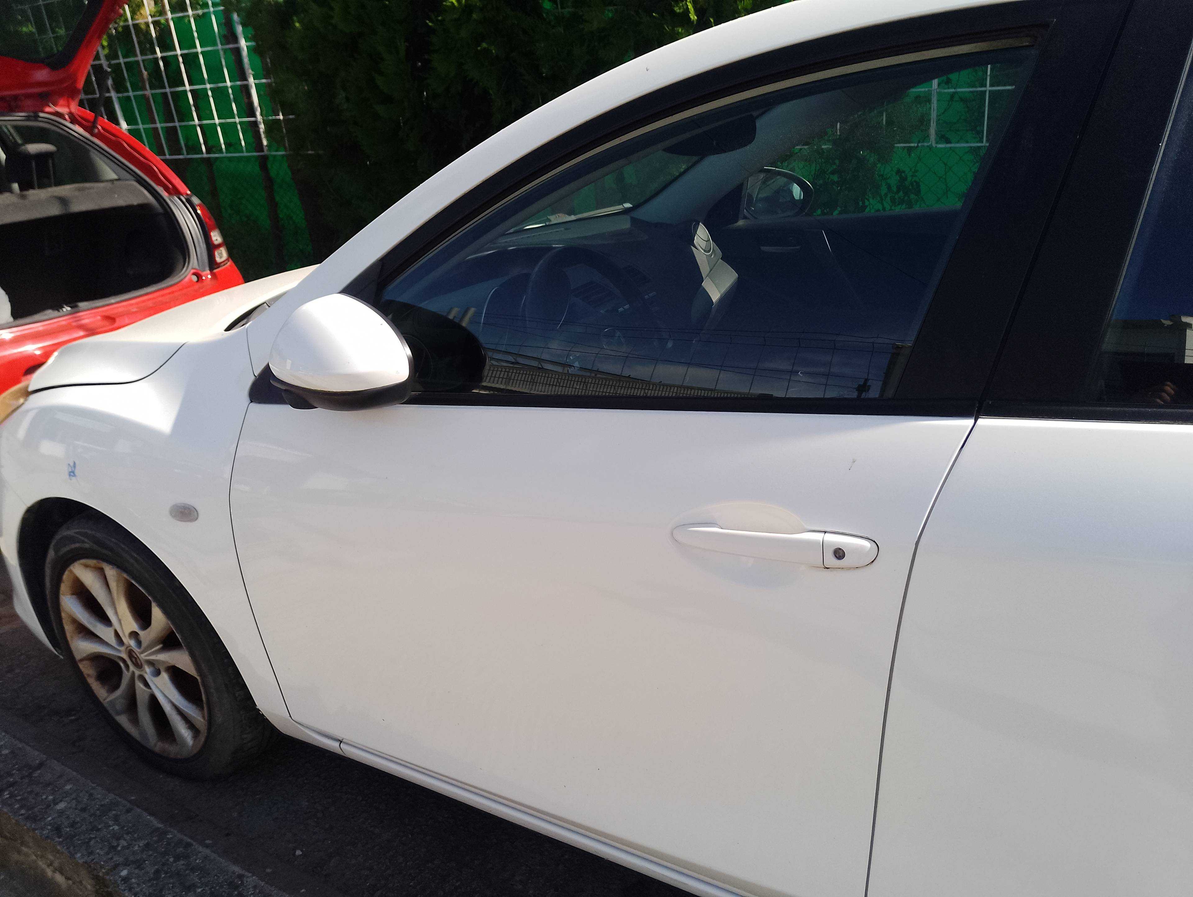 Recambio de puerta delantera izquierda para mazda 3 berlina (bk) 1.6 crdt active referencia OEM IAM   