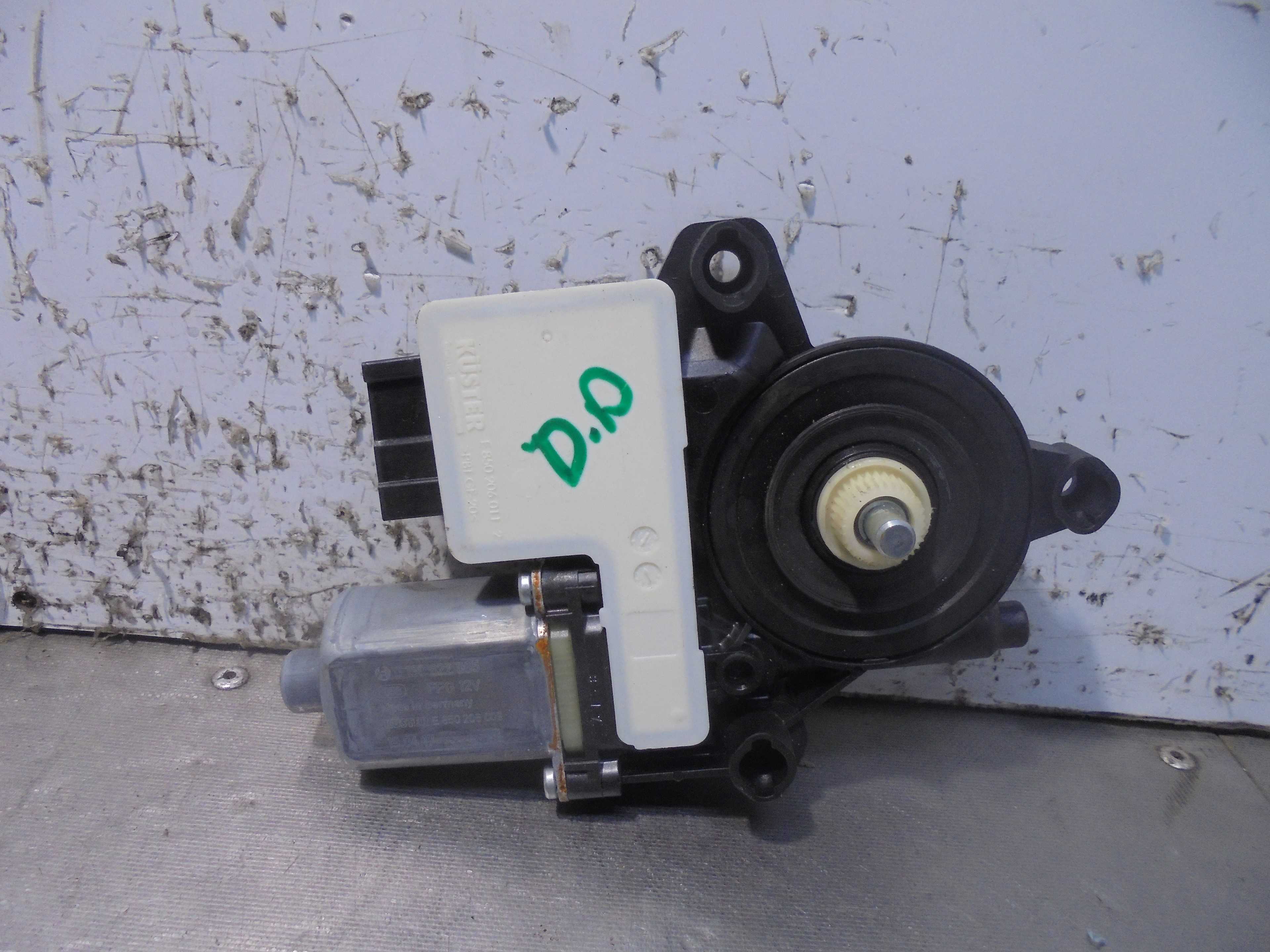 Recambio de motor elevalunas delantero derecho para volkswagen t-cross advance referencia OEM IAM 2Q2959406 BOSCH 