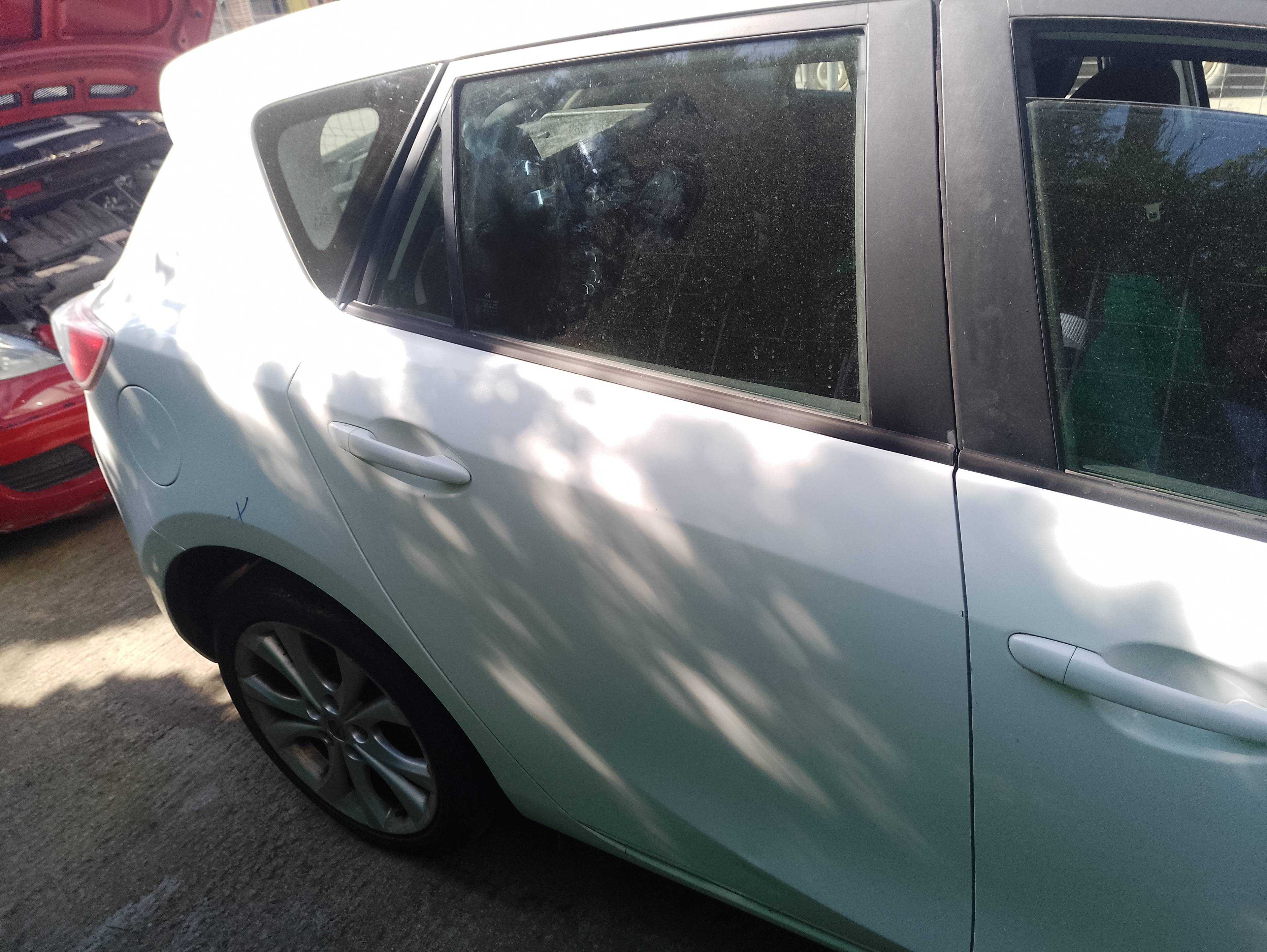 Recambio de puerta trasera derecha para mazda 3 berlina (bk) 1.6 crdt active referencia OEM IAM   