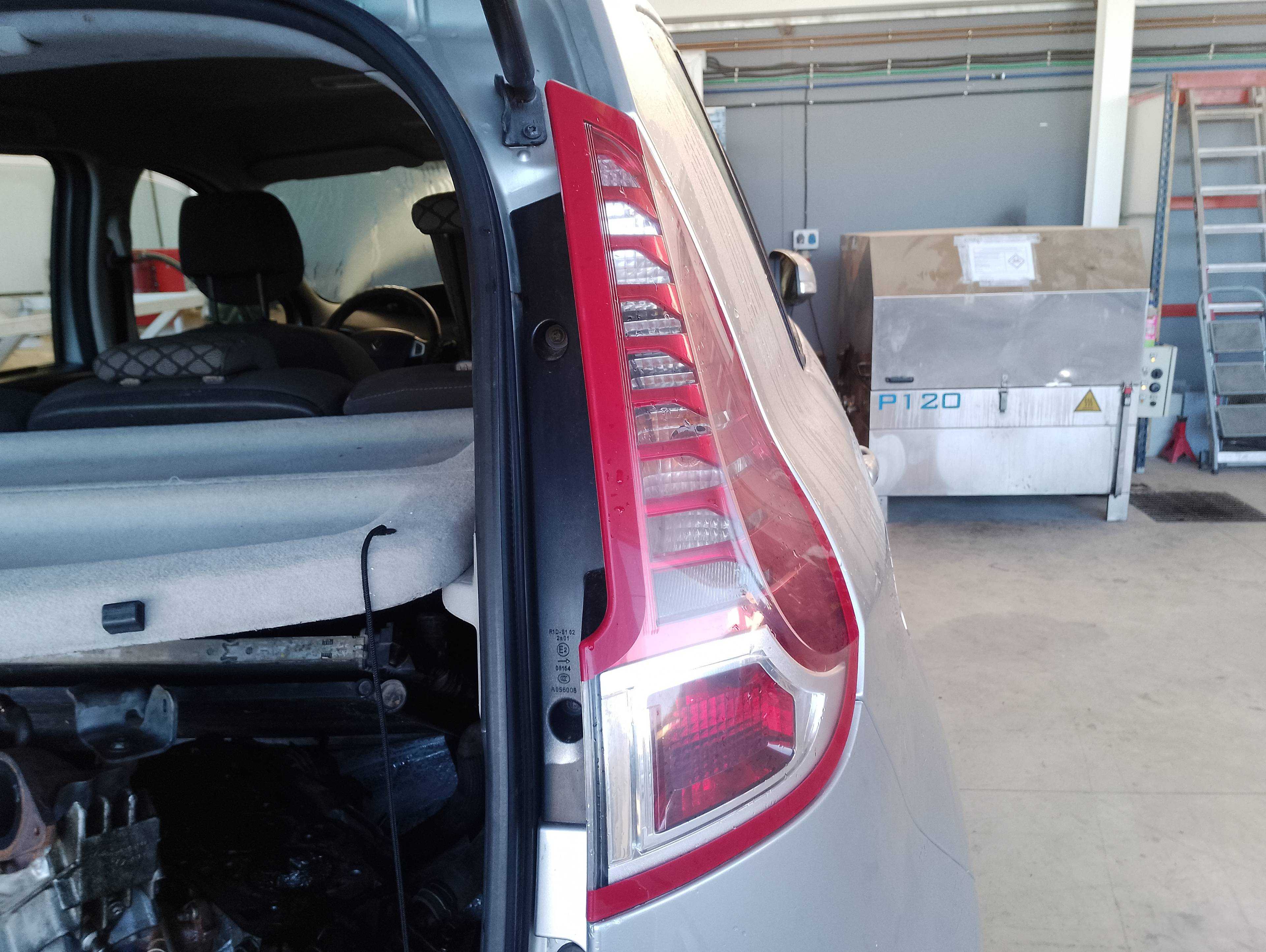 Recambio de piloto trasero derecho para renault scenic iii authentique referencia OEM IAM   