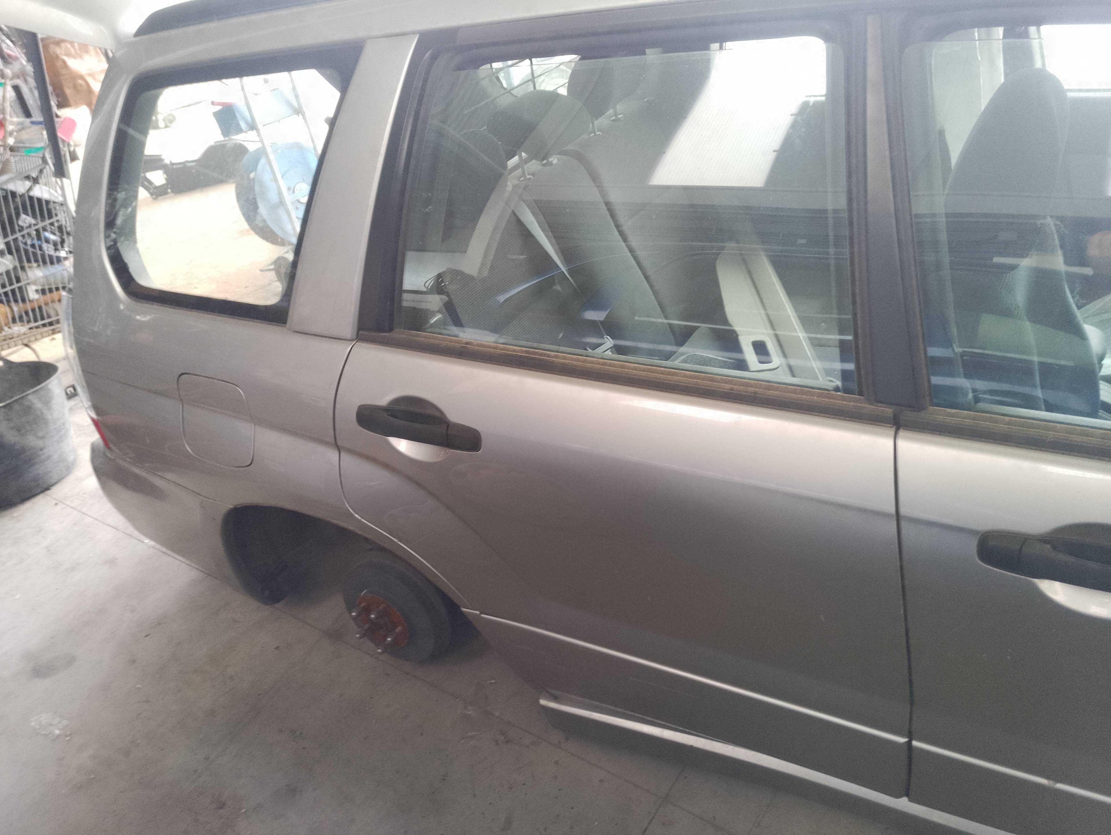 Recambio de puerta trasera derecha para subaru forester s11 (sg) 2.0 referencia OEM IAM   
