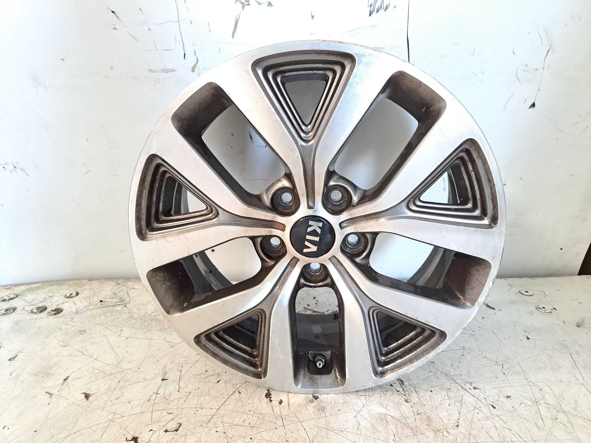 Recambio de llanta para kia sportage business 2wd referencia OEM IAM   