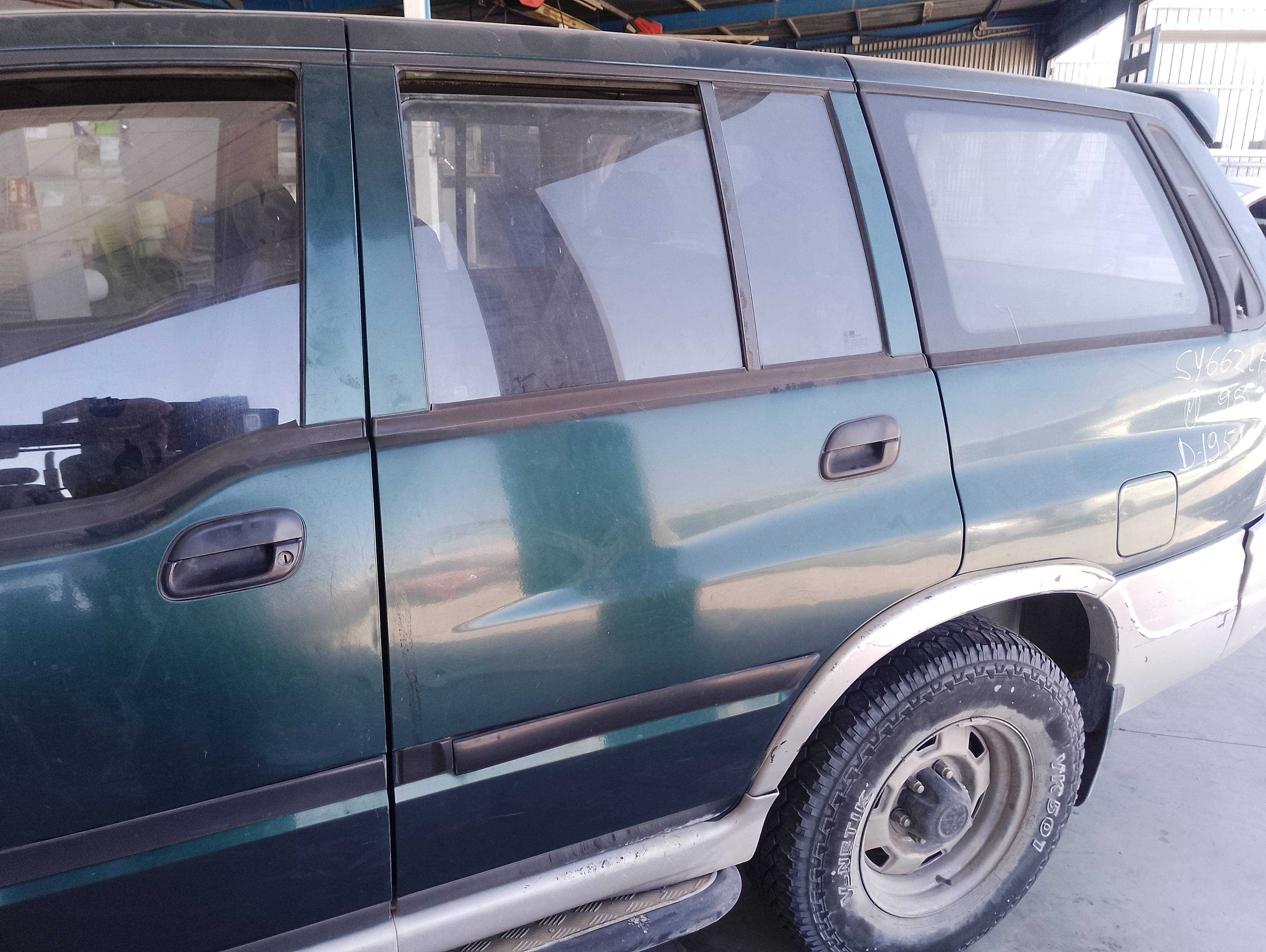 Recambio de puerta trasera izquierda para ssangyong musso 4x4 wagon referencia OEM IAM   
