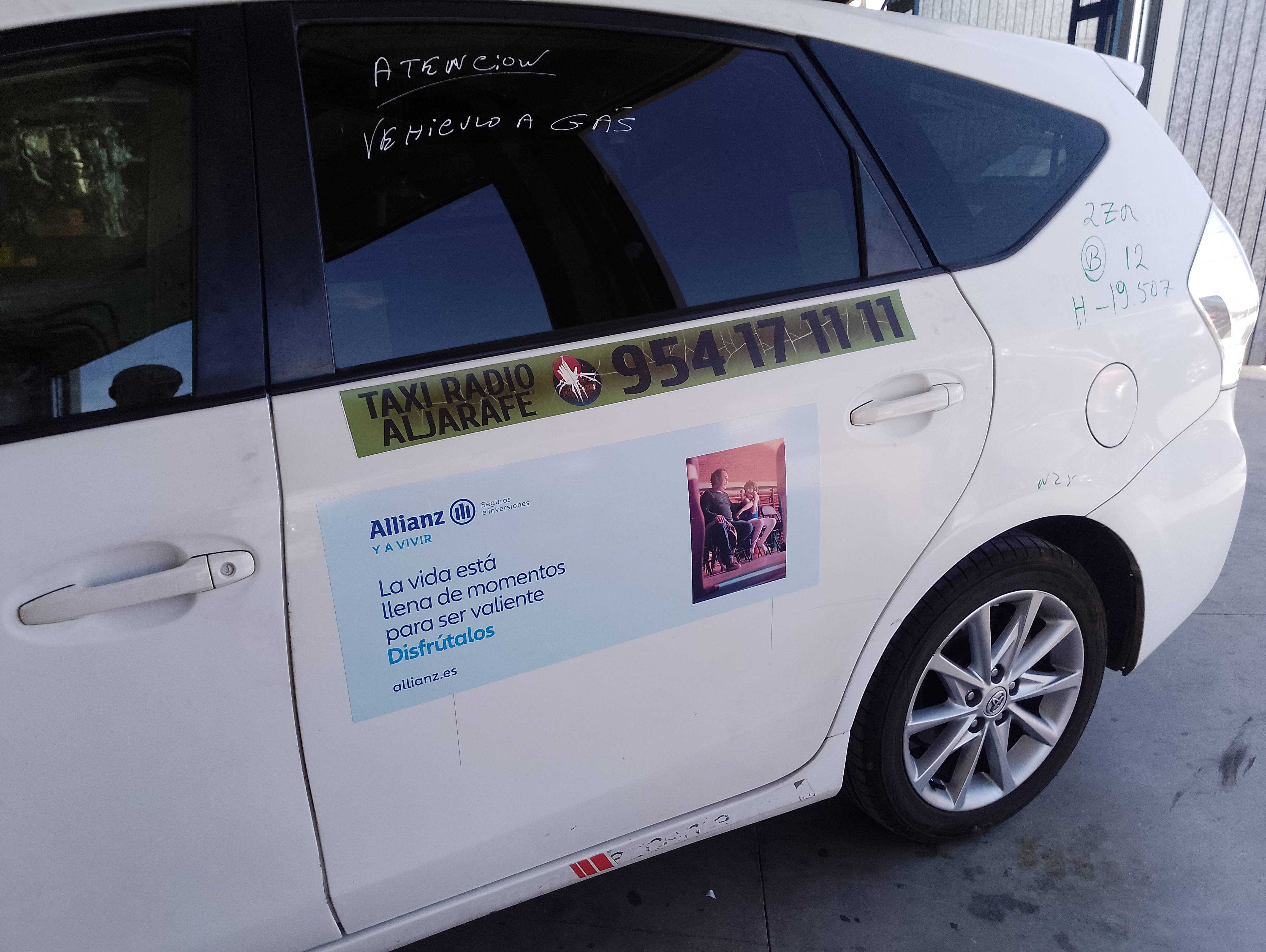 Recambio de puerta trasera izquierda para toyota prius+ basis referencia OEM IAM   