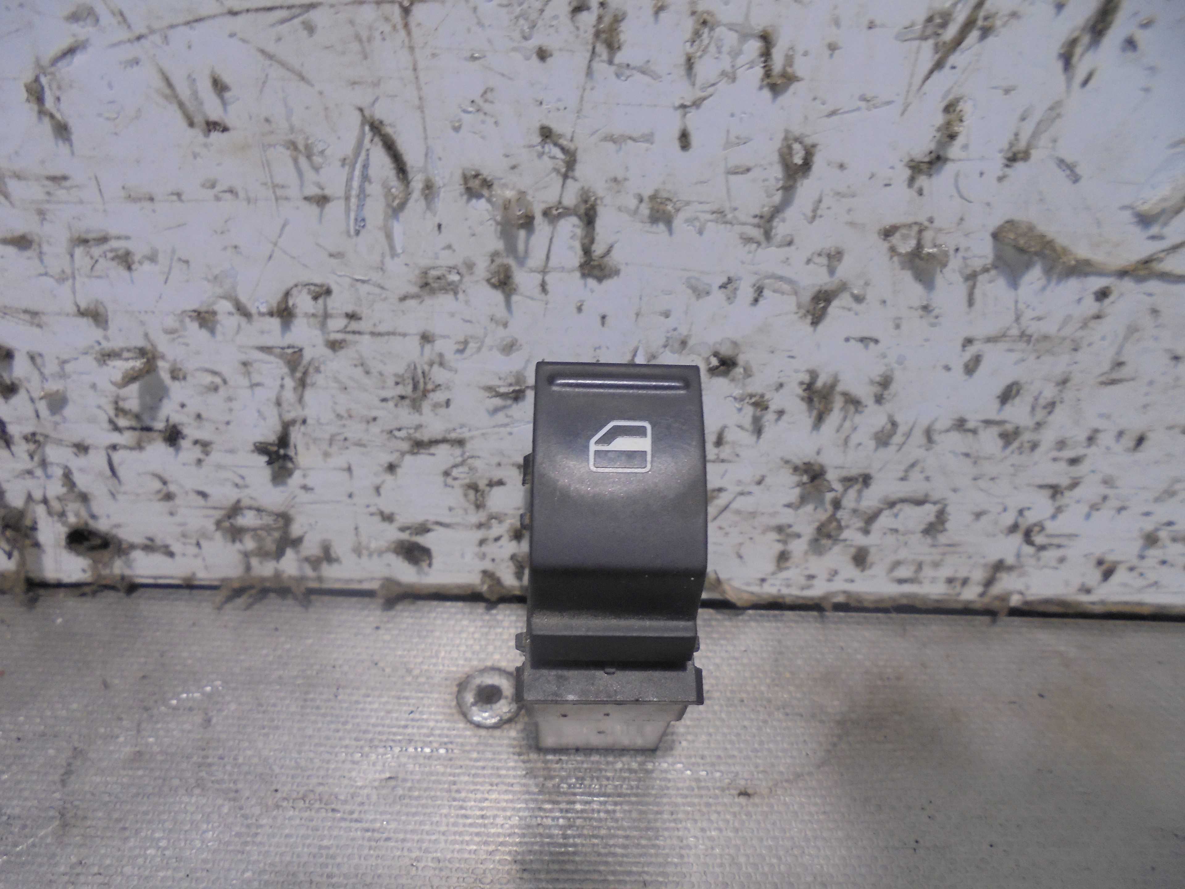Recambio de mando elevalunas delantero derecho para seat ibiza (6j5) 1.9 tdi referencia OEM IAM 7L6959855B  