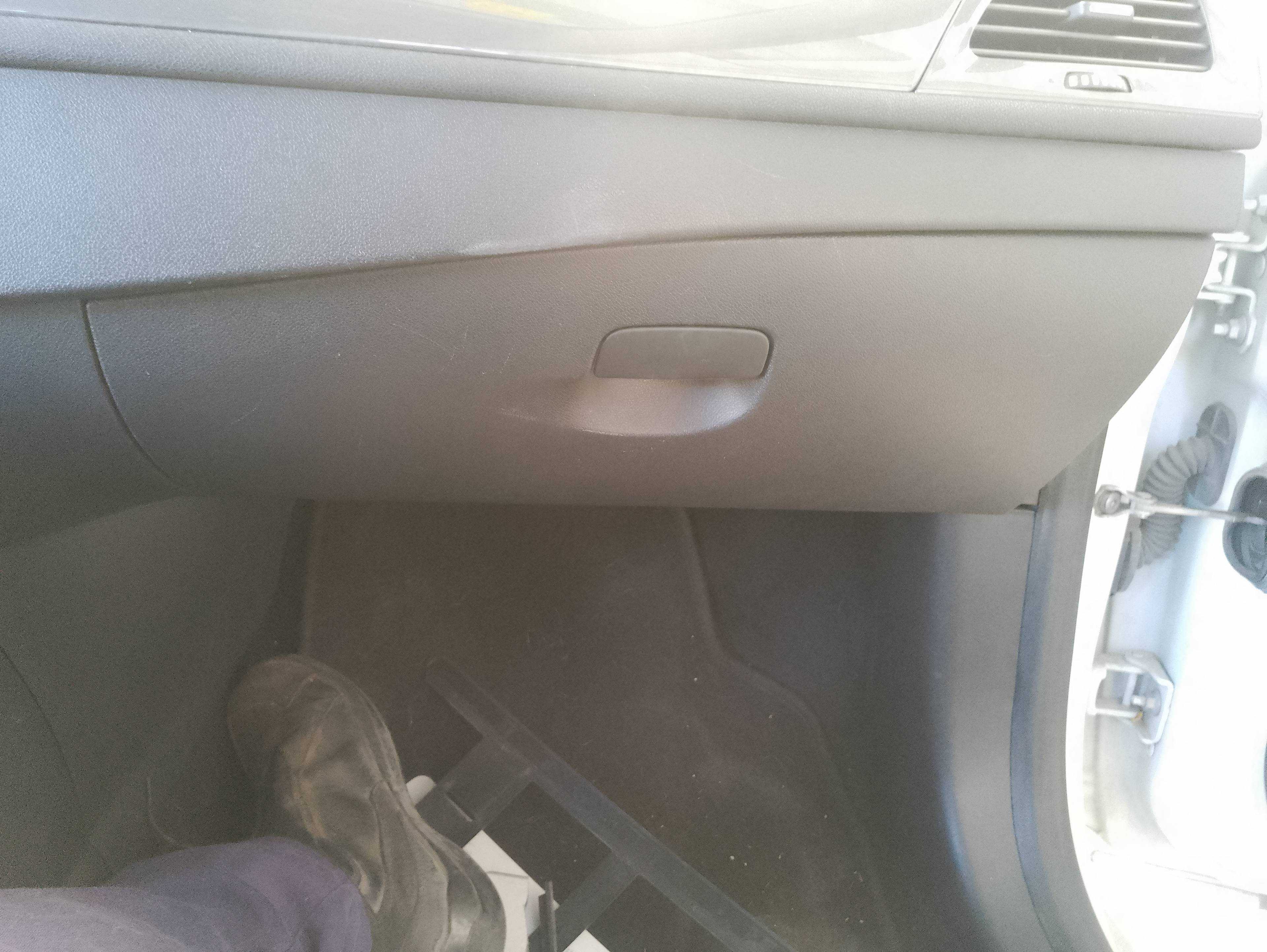 Recambio de guantera para renault megane iii sport tourer dynamique referencia OEM IAM   
