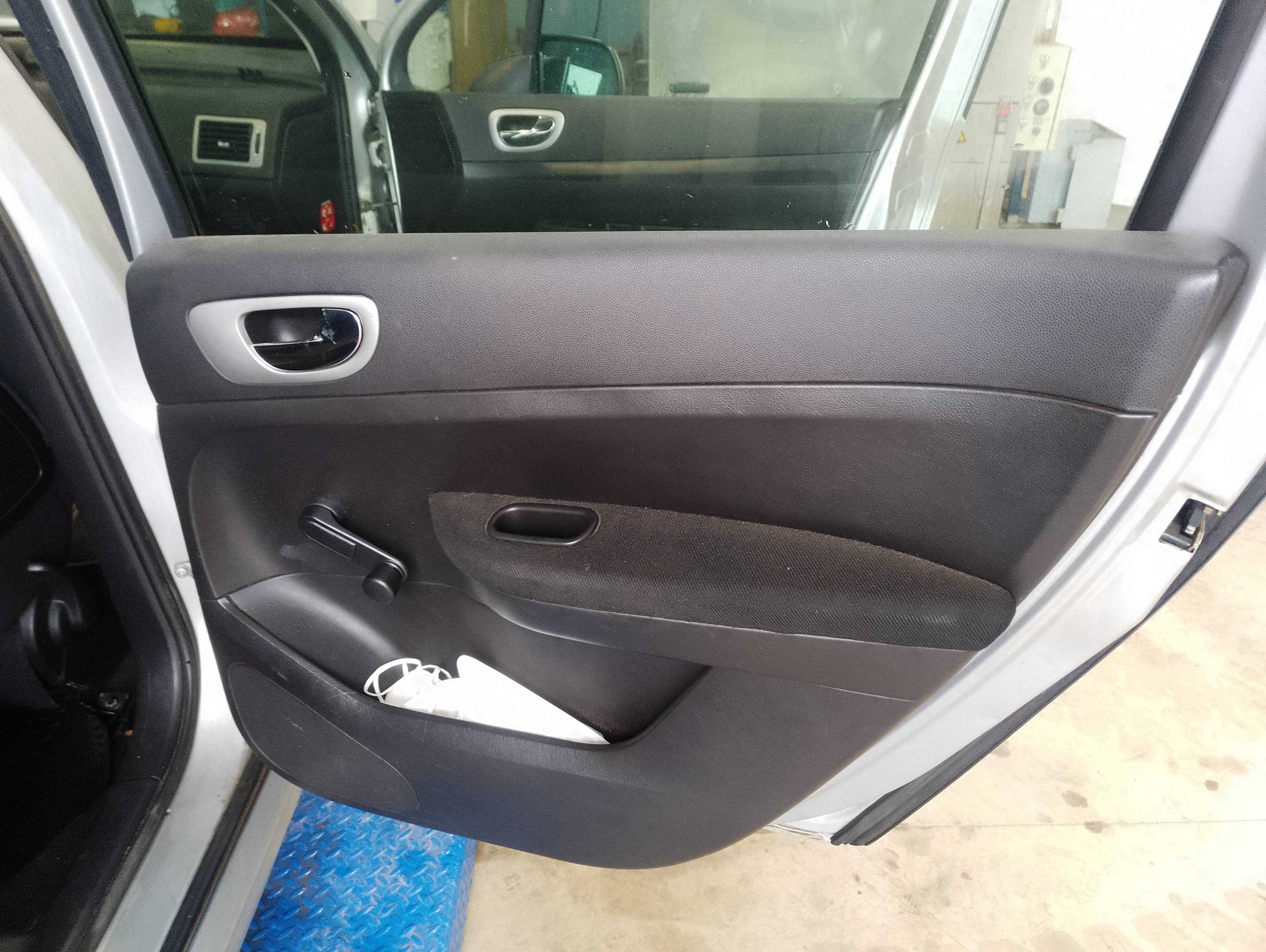 Recambio de guarnecido puerta trasera derecha para peugeot 307 (s1) xr referencia OEM IAM   