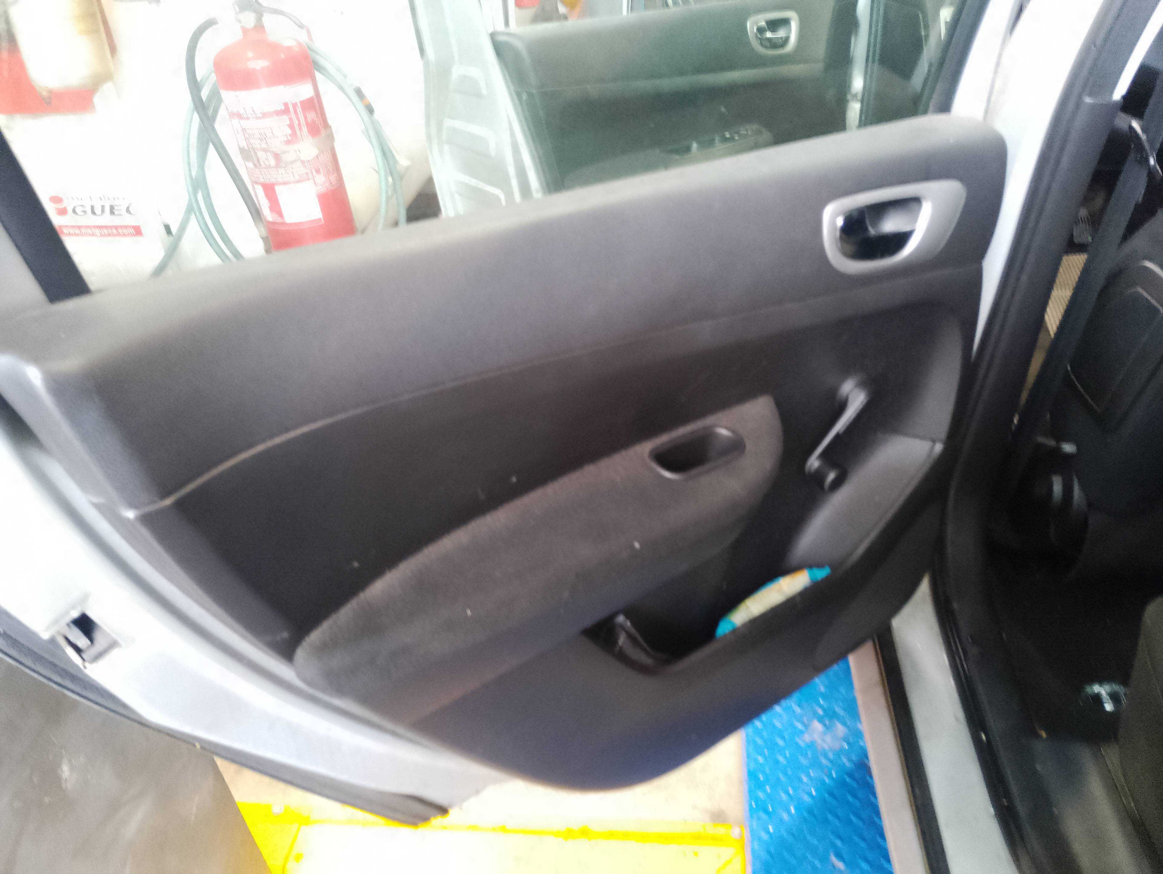 Recambio de guarnecido puerta trasera izquierda para peugeot 307 (s1) xr referencia OEM IAM   