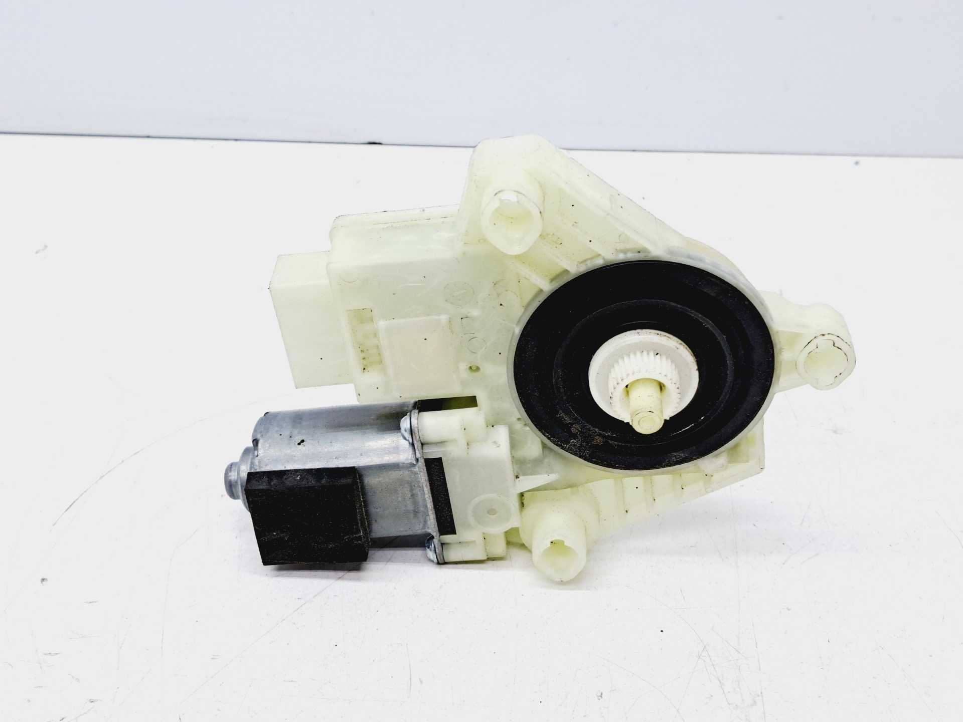 Recambio de motor elevalunas trasero derecho para volkswagen passat variant (3g5) advance bmt referencia OEM IAM 5Q4959811E  