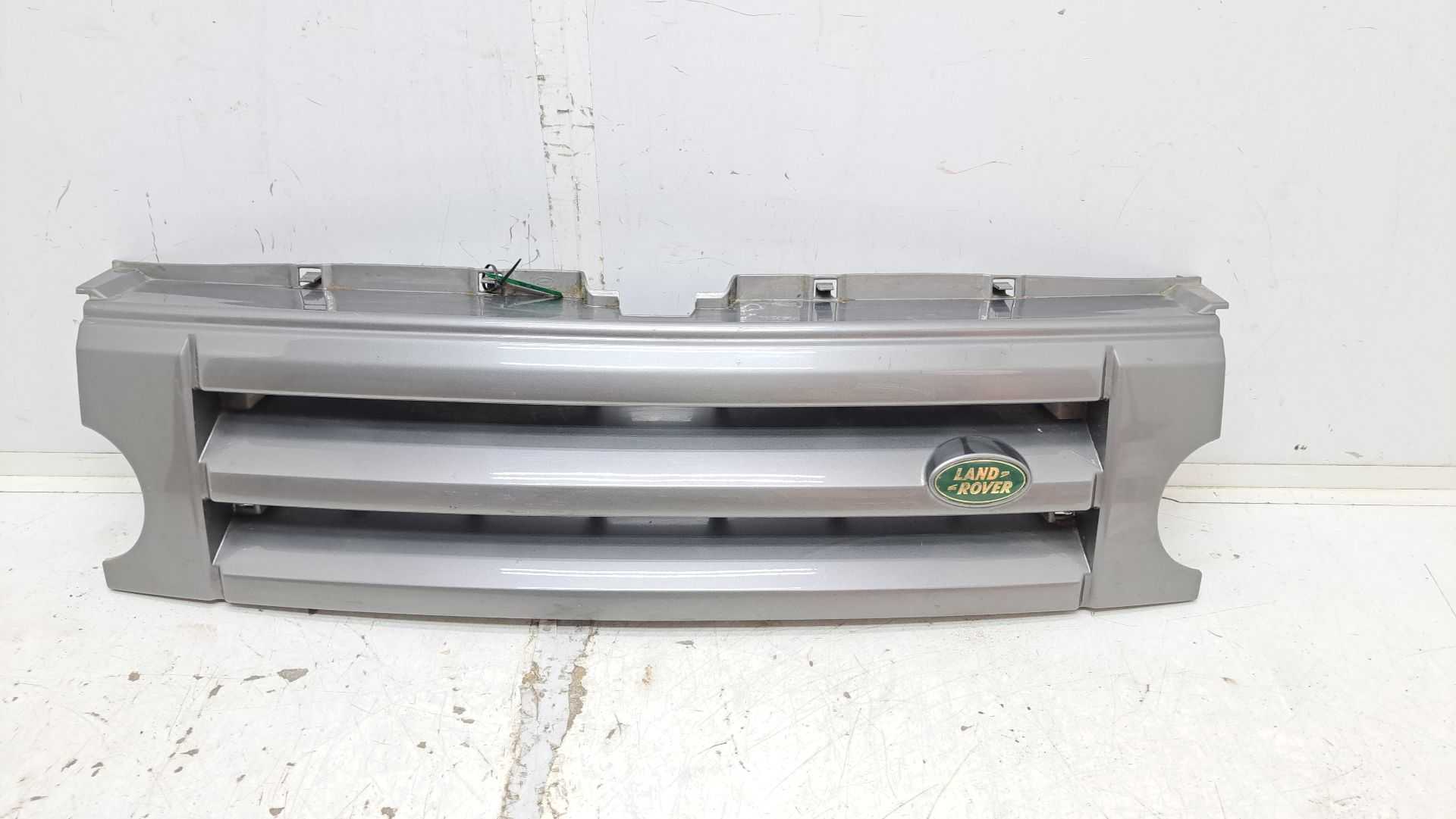 Recambio de rejilla delantera para land rover discovery v6 td edition 60 yrs referencia OEM IAM dhb000274  