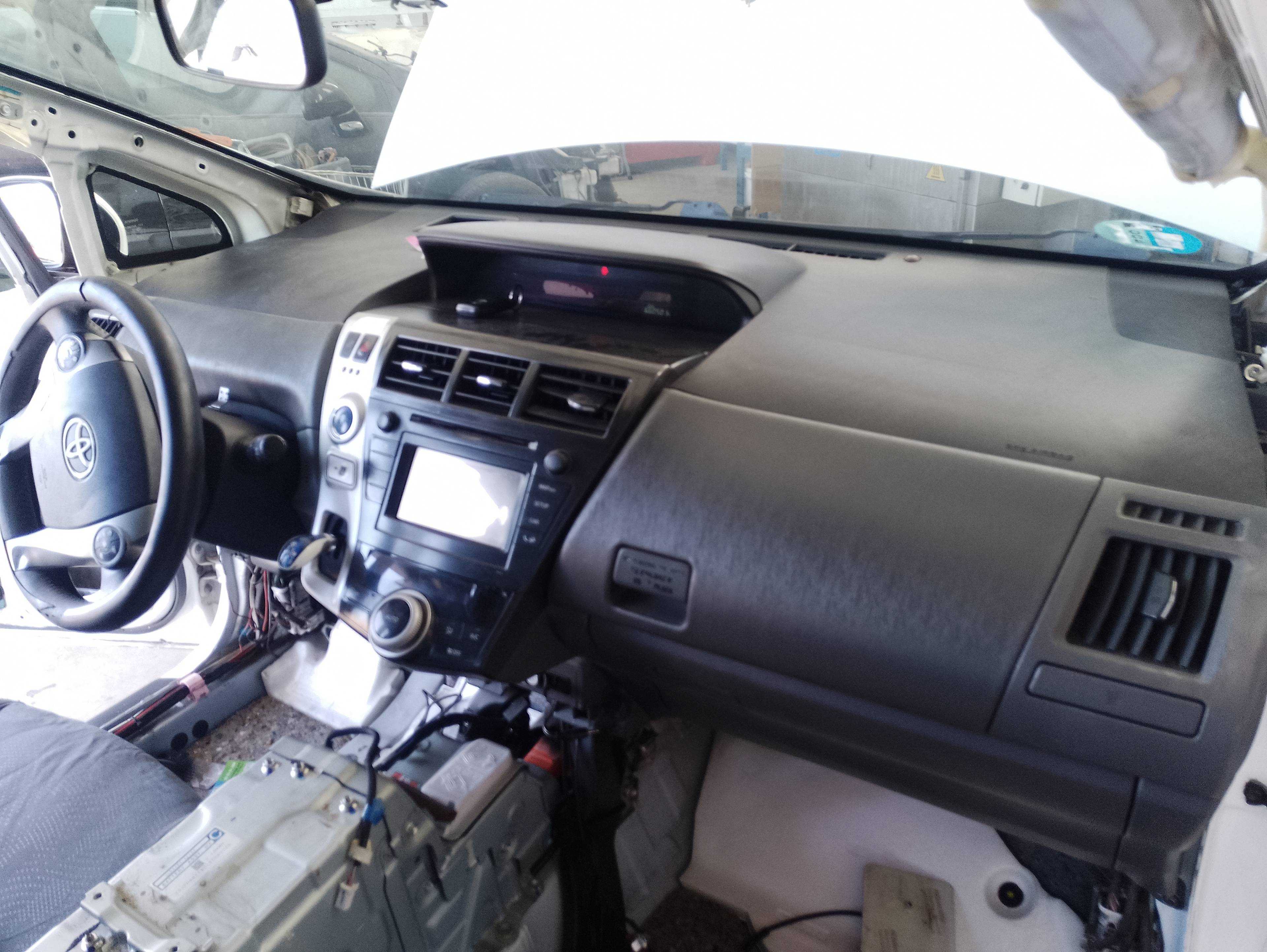 Recambio de salpicadero para toyota prius+ basis referencia OEM IAM   