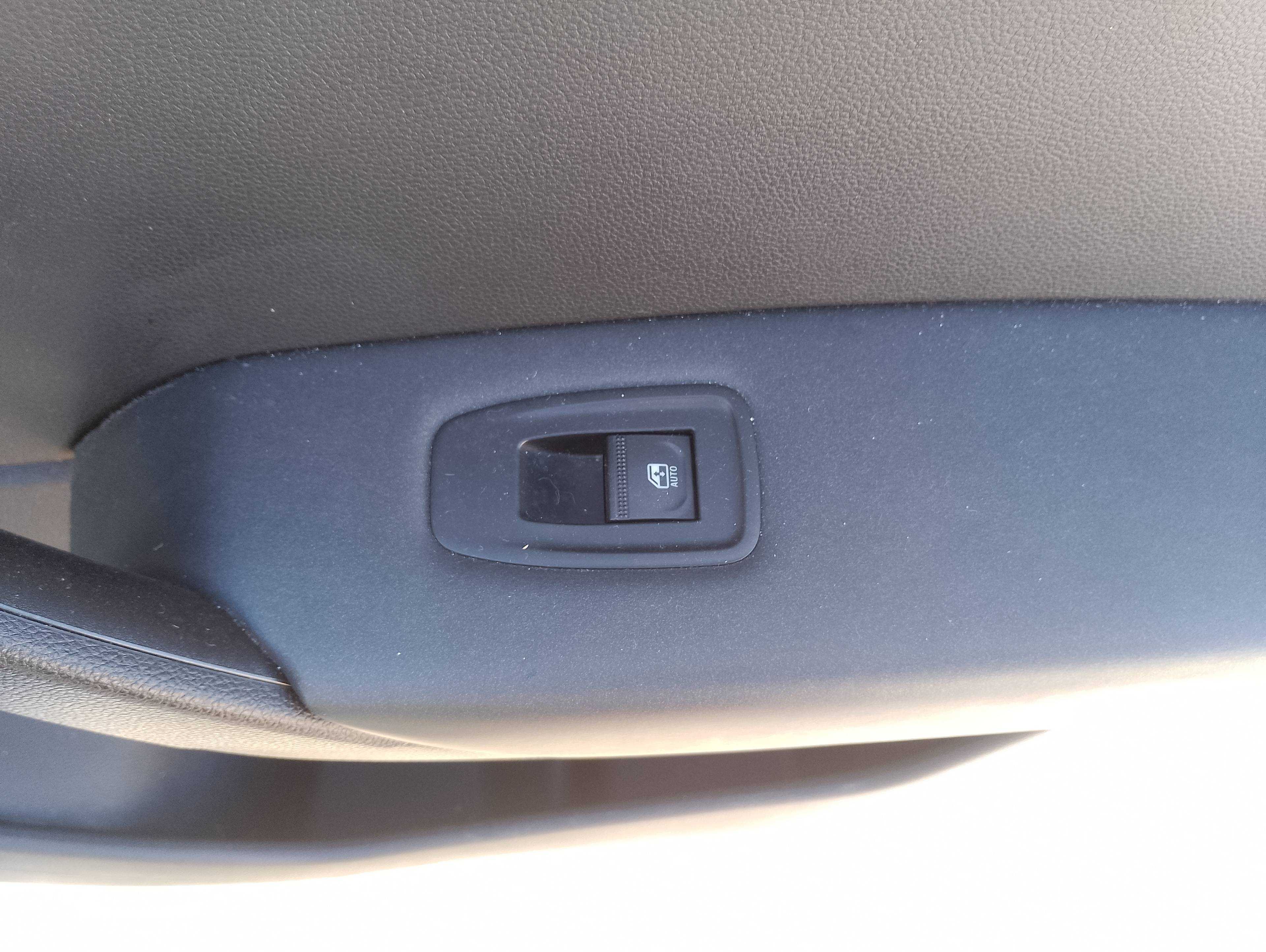 Recambio de mando elevalunas delantero derecho para renault captur ii equilibre referencia OEM IAM   