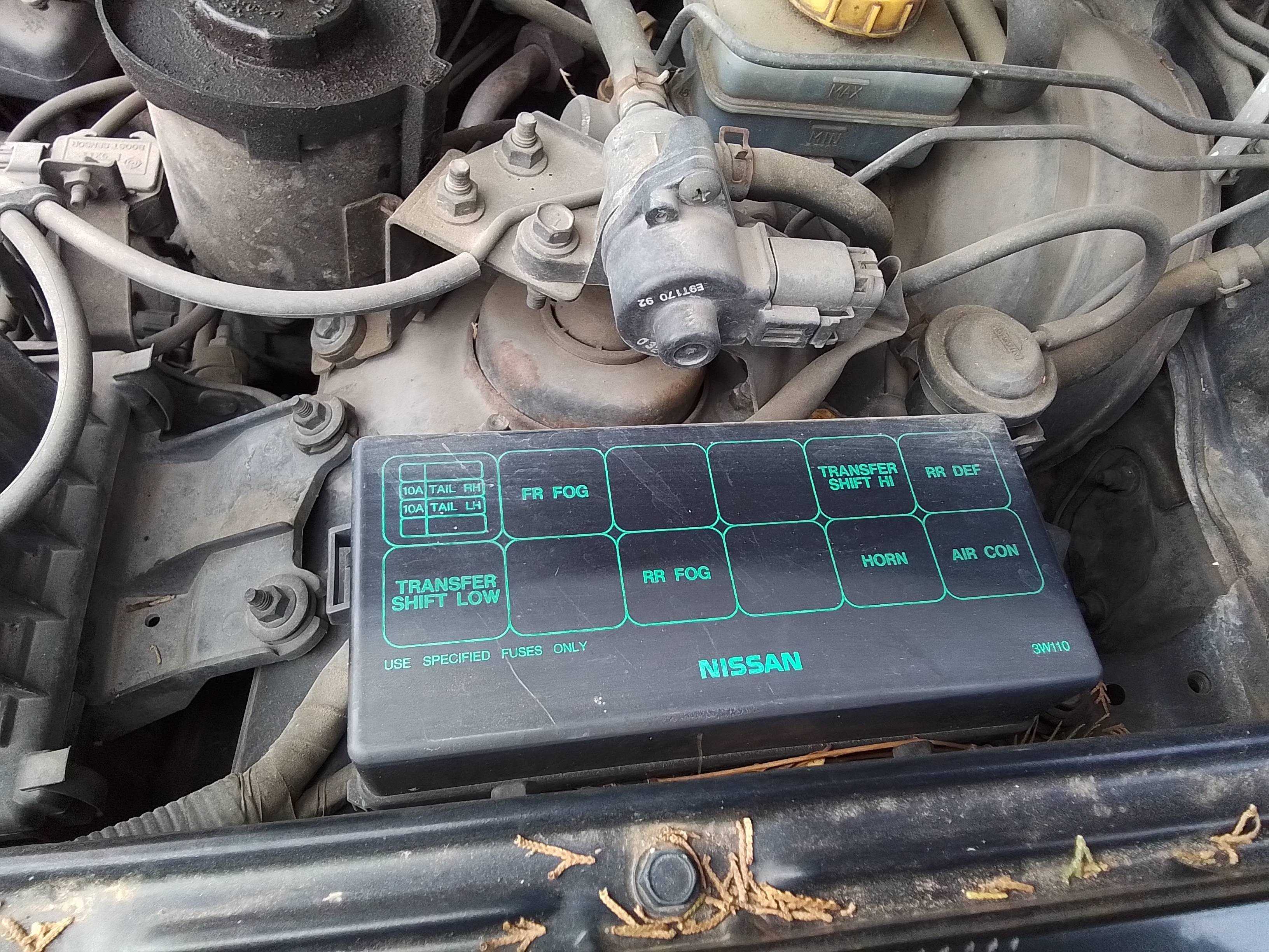 Recambio de caja reles / fusibles para nissan pathfinder (r50) 3.3 v6 automático referencia OEM IAM   