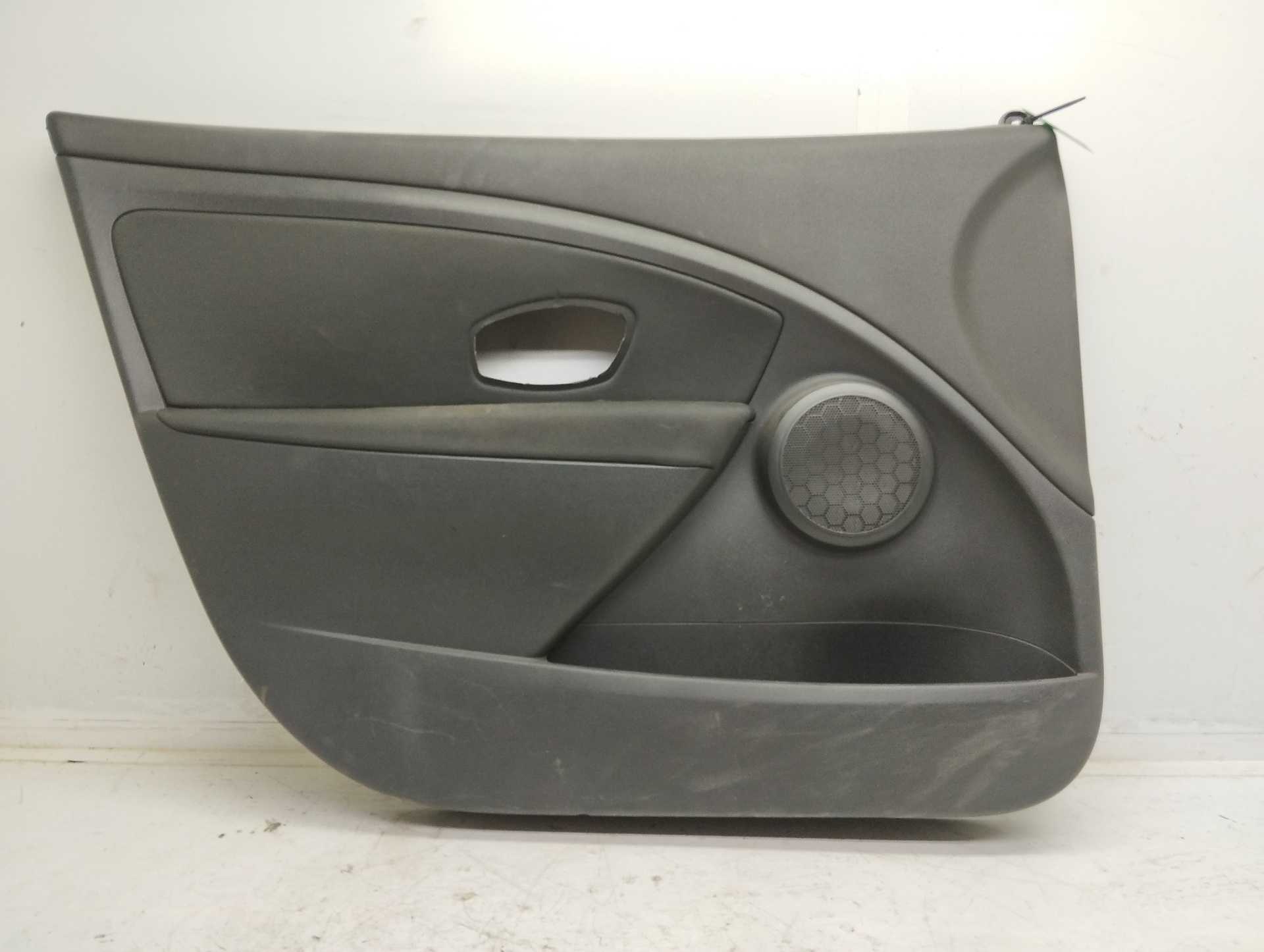 Recambio de guarnecido puerta delantera izquierda para renault megane iii sport tourer dynamique referencia OEM IAM 156042782A  