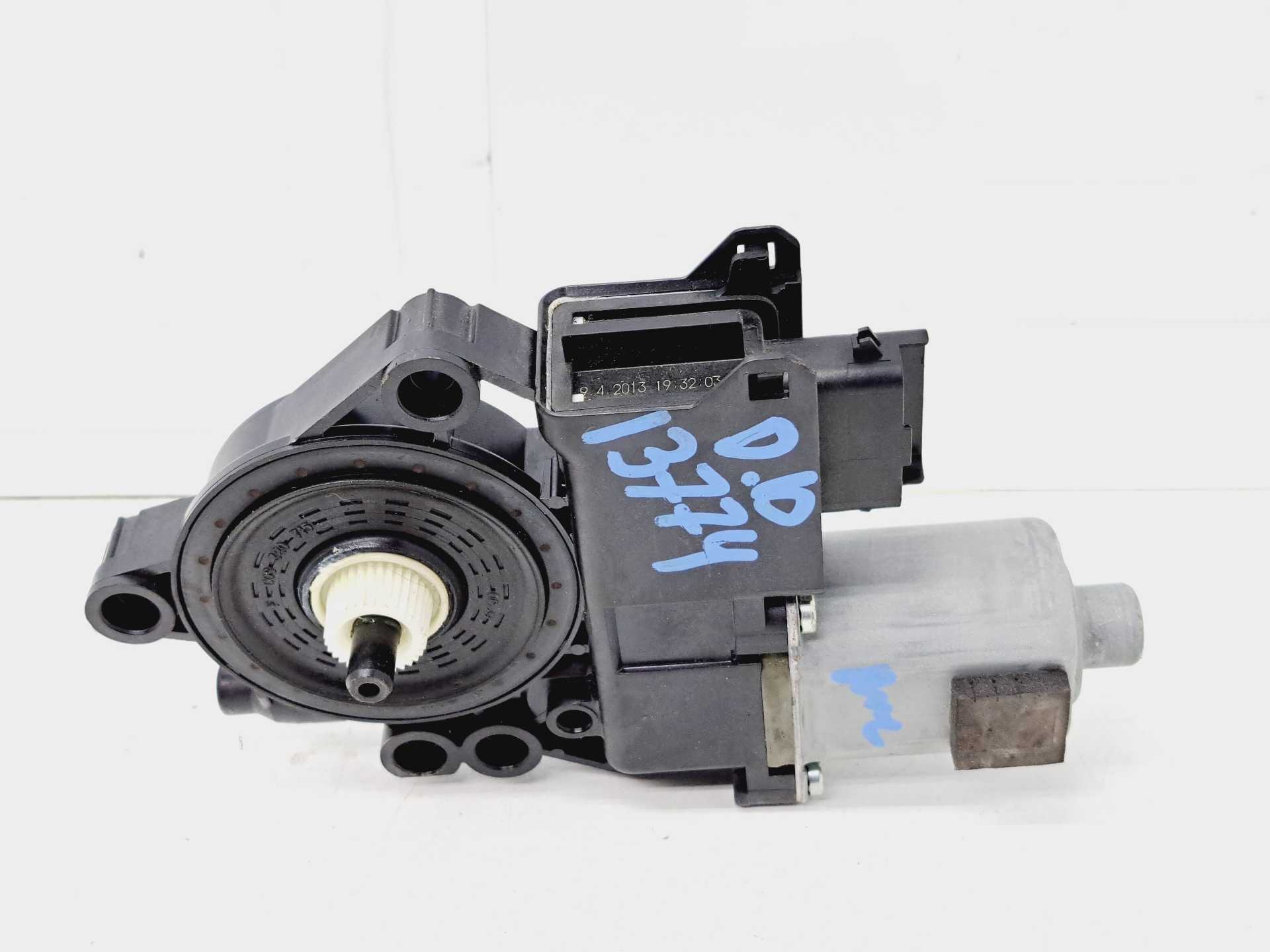 Recambio de motor elevalunas delantero derecho para hyundai i40 cw klass blue referencia OEM IAM   