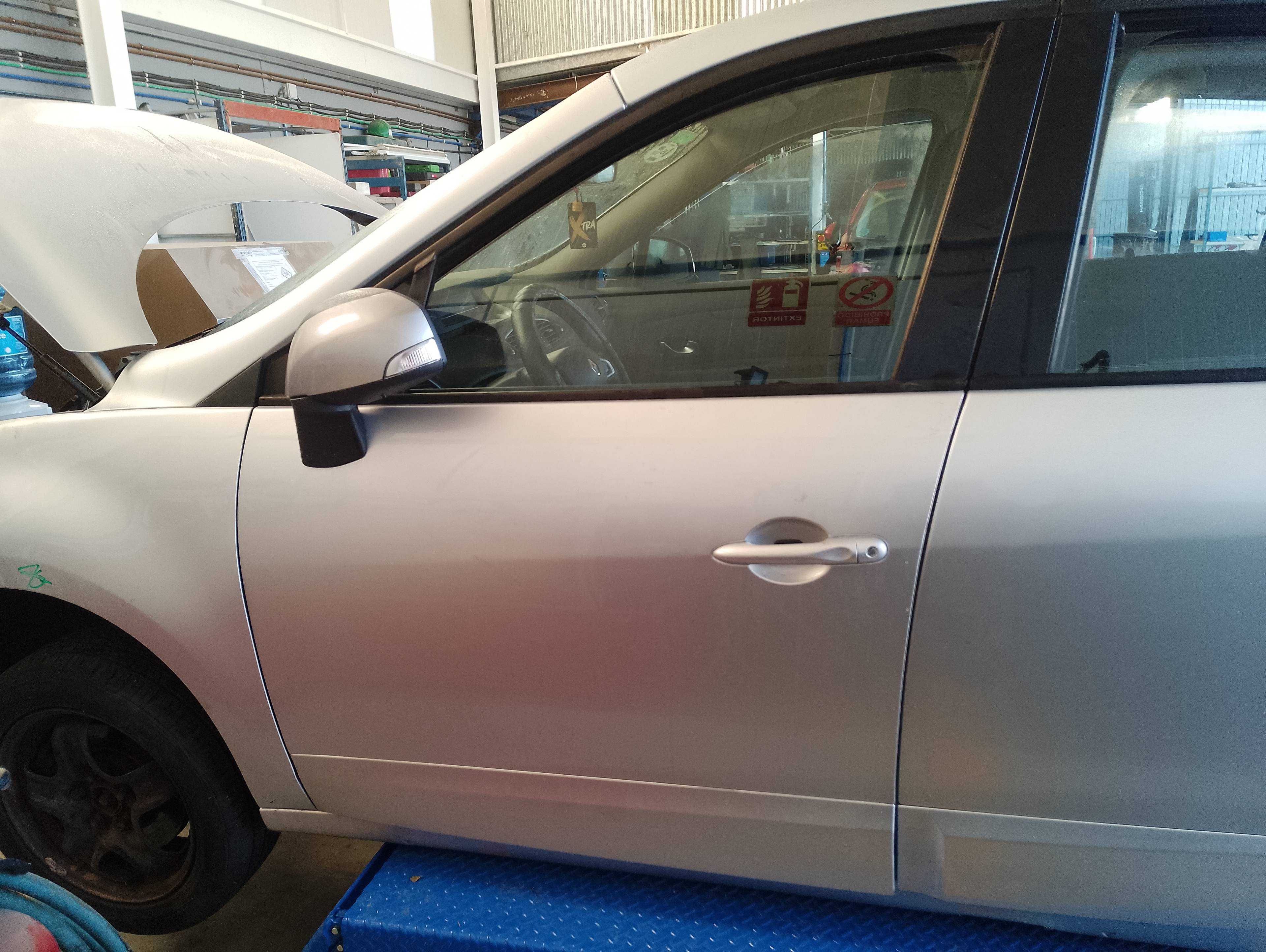 Recambio de puerta delantera izquierda para renault scenic iii authentique referencia OEM IAM   