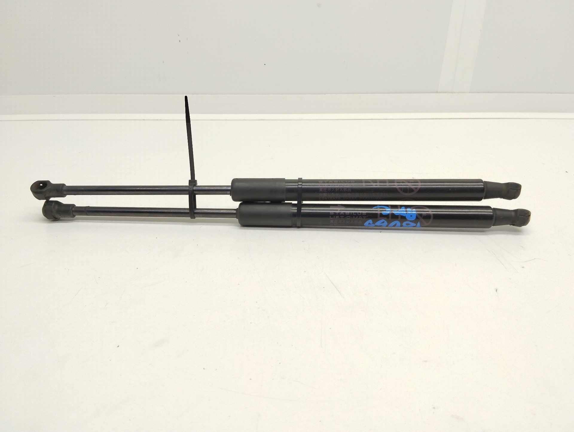 Recambio de amortiguadores maletero / porton para toyota auris hybrid active referencia OEM IAM 9875670530N 6895002180 